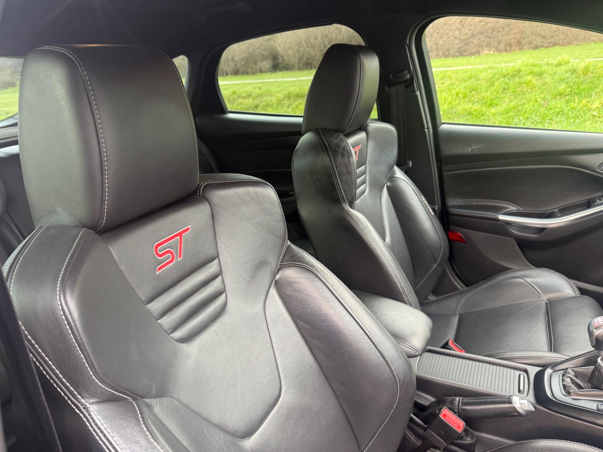 Ford Focus - Image 19