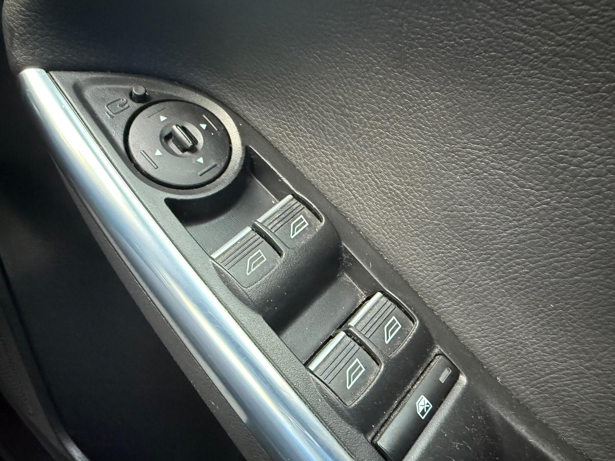 Ford Focus - Image 14