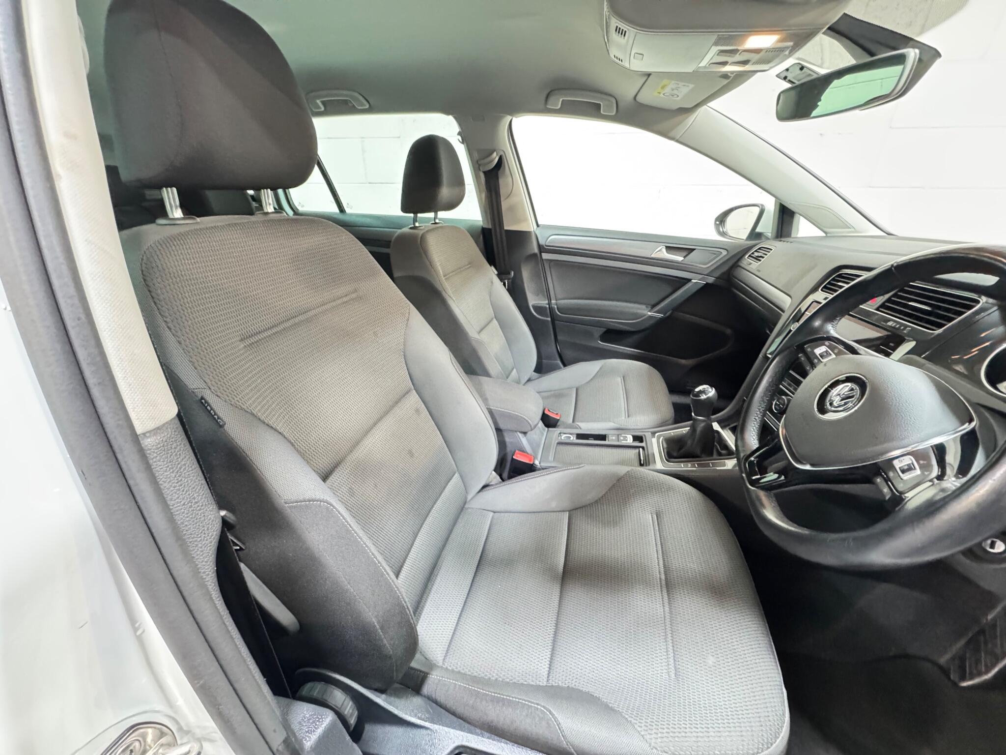 Volkswagen Golf - Image 8