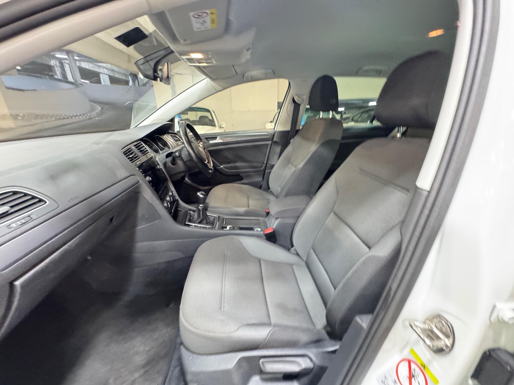 Volkswagen Golf - Image 10