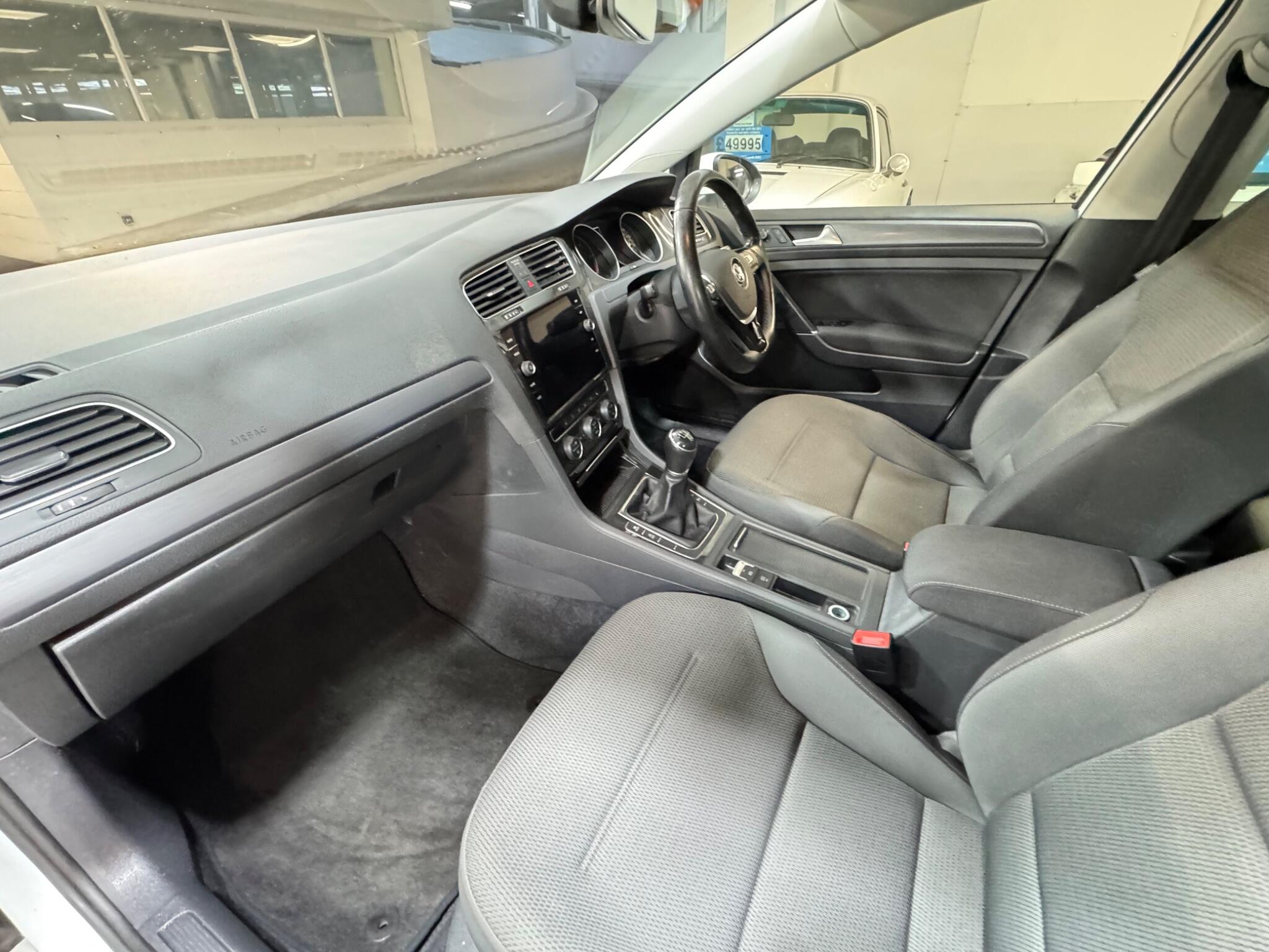 Volkswagen Golf - Image 11