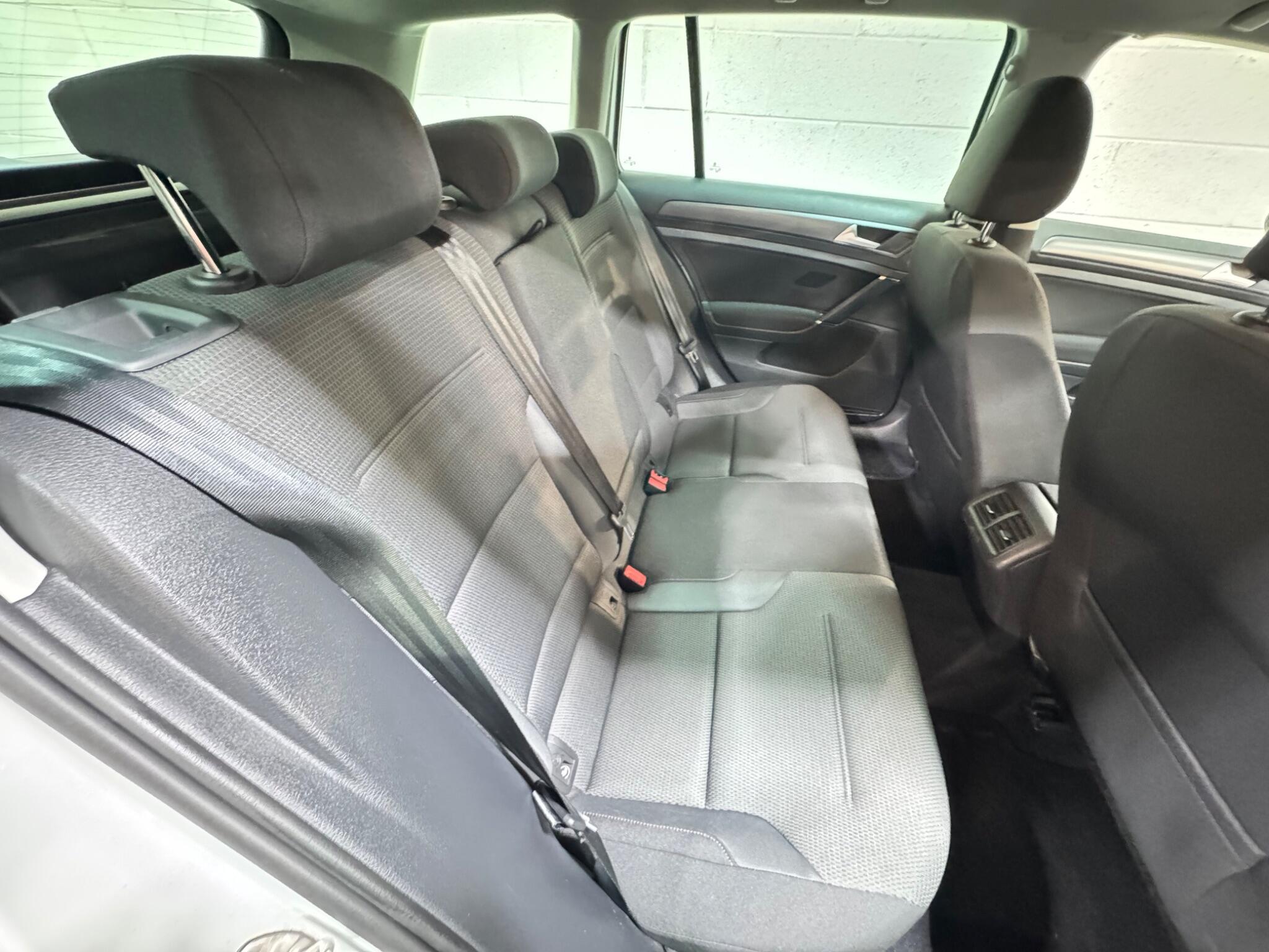 Volkswagen Golf - Image 12