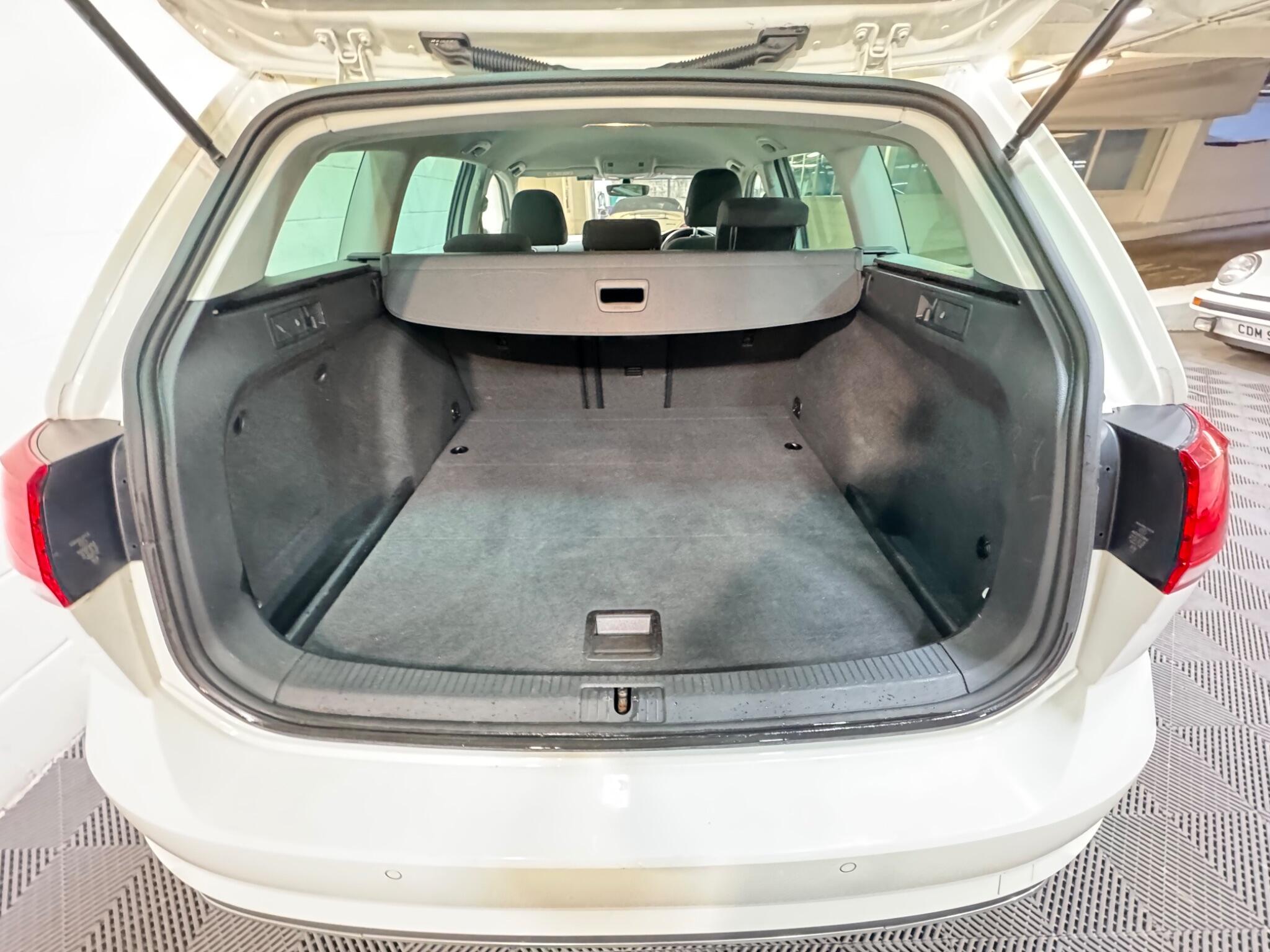 Volkswagen Golf - Image 13