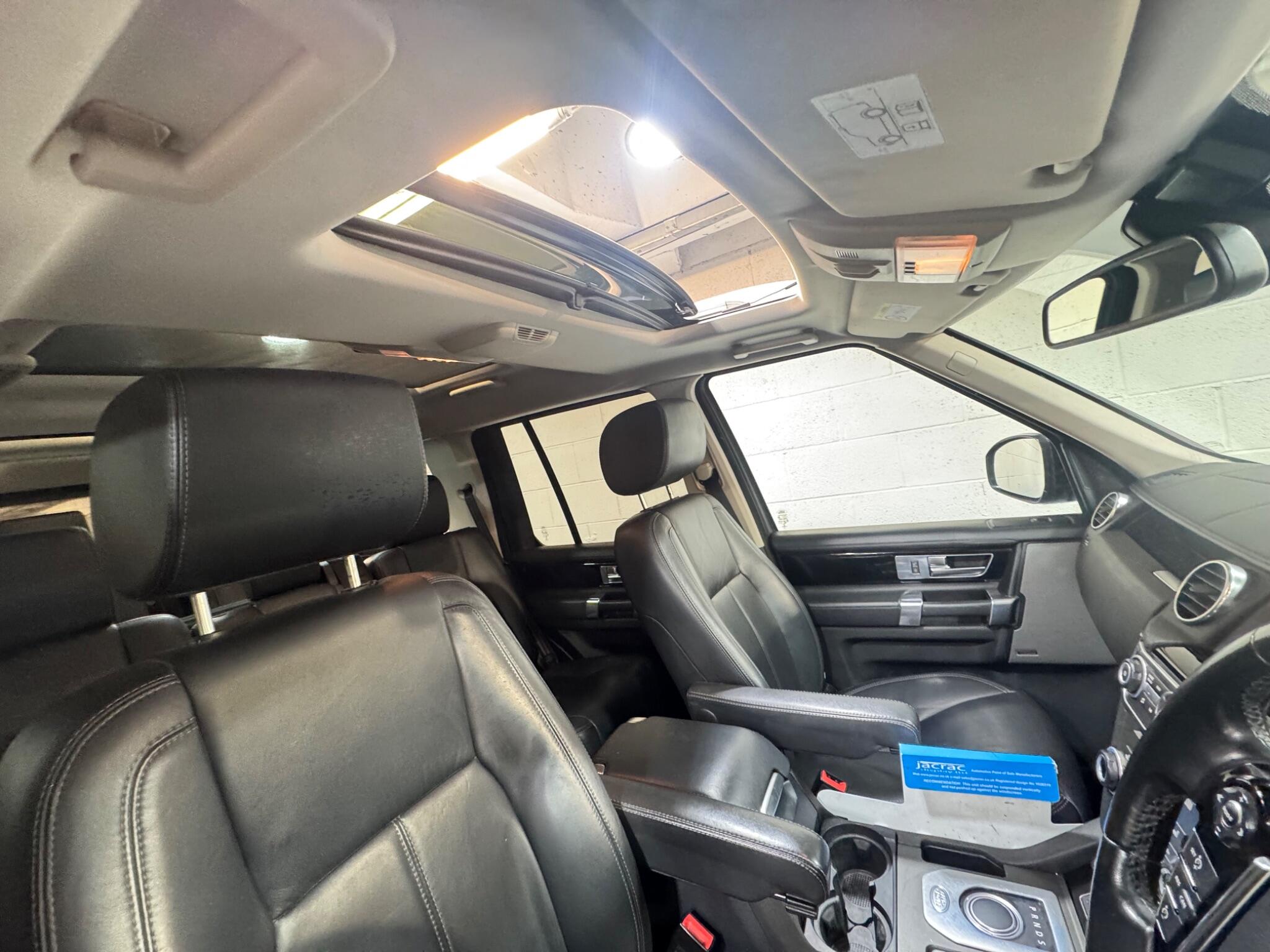 Land Rover DISCOVERY 4 - Image 12