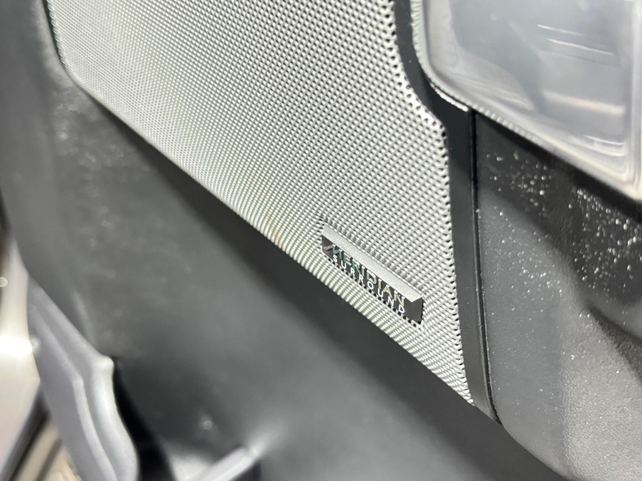 Land Rover DISCOVERY 4 - Image 17