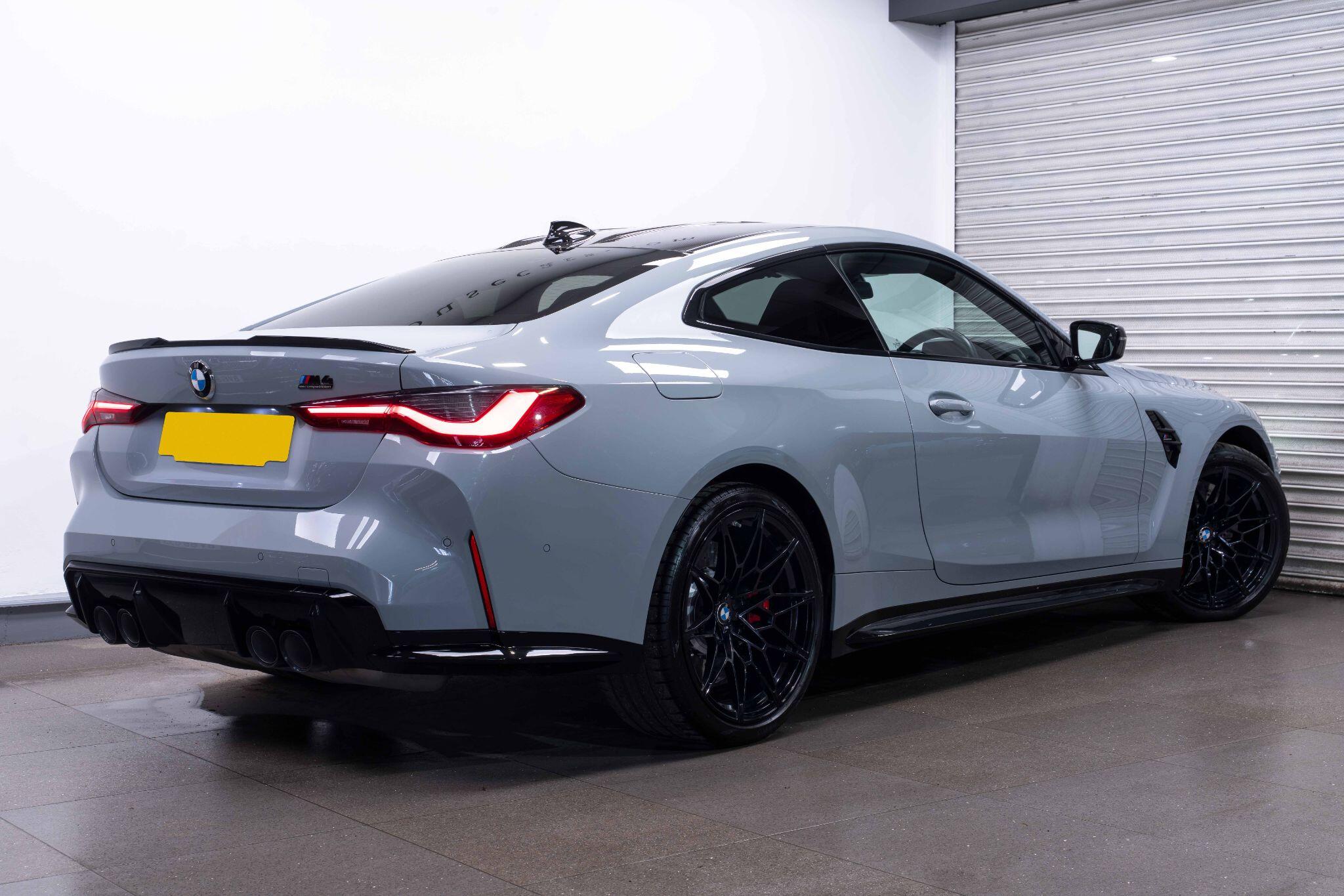 BMW M4 - Image 2