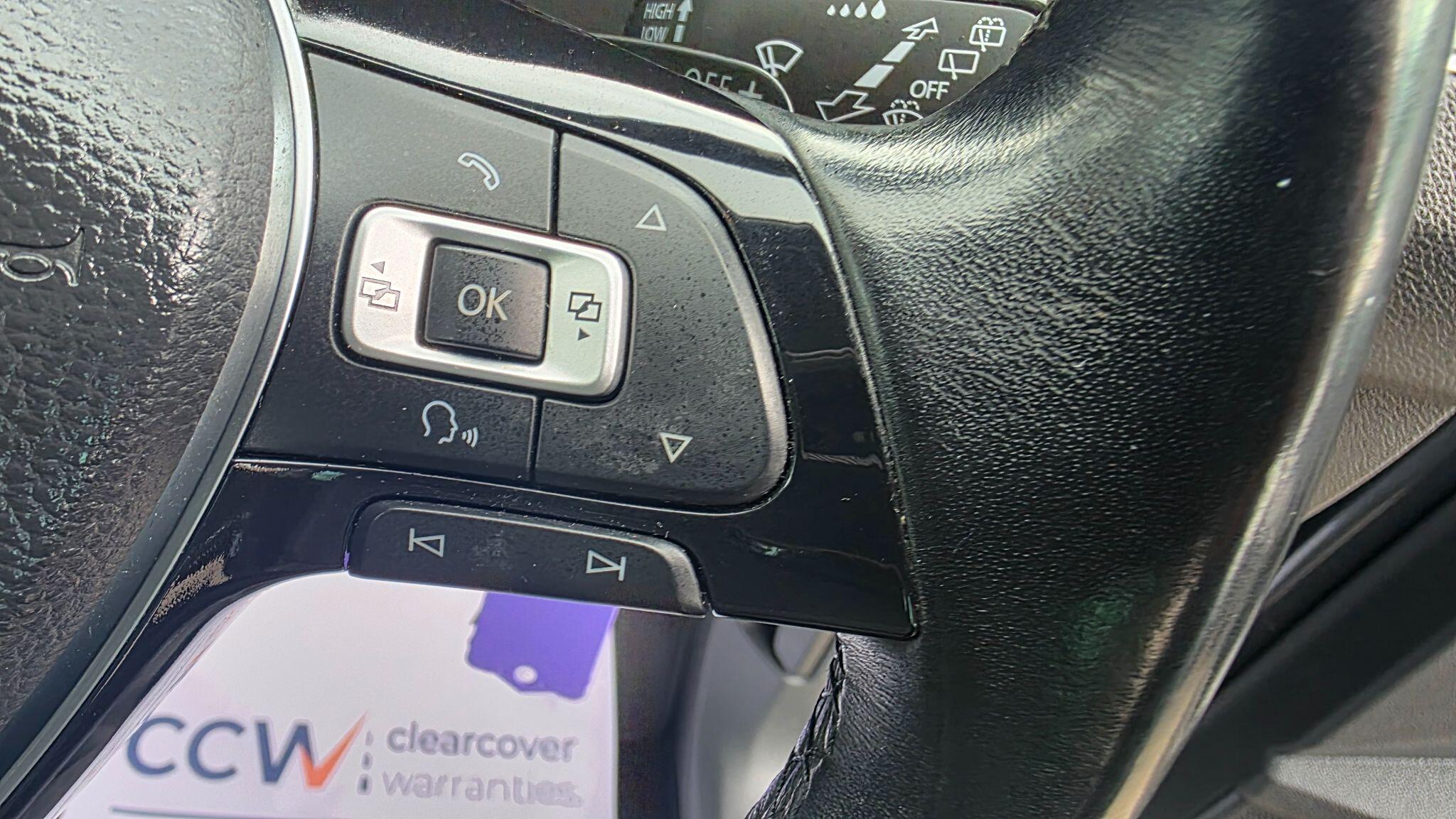 Volkswagen Tiguan - Image 30