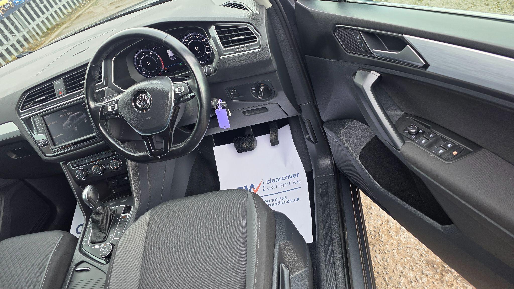 Volkswagen Tiguan - Image 31