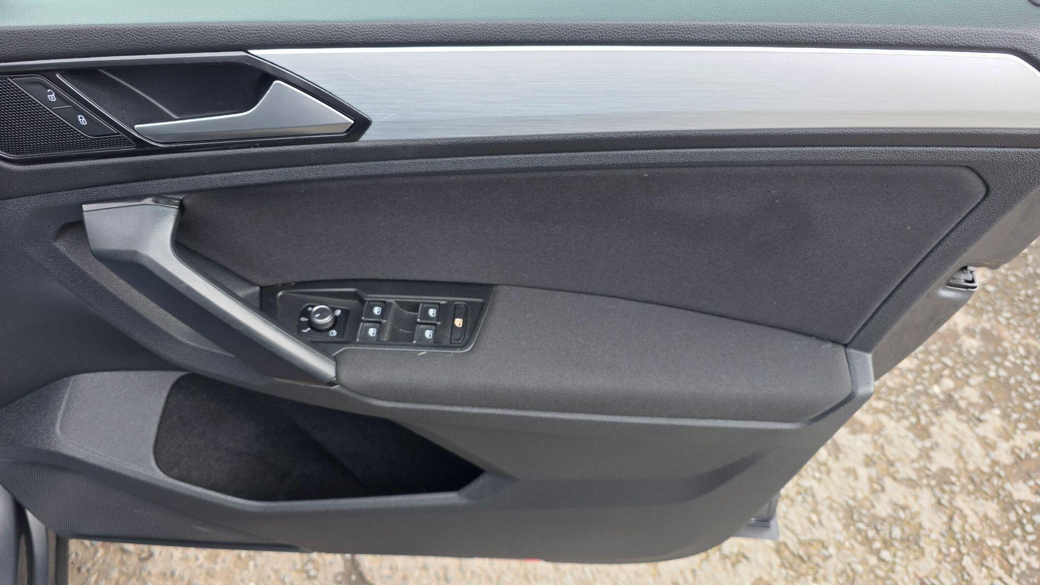 Volkswagen Tiguan - Image 32