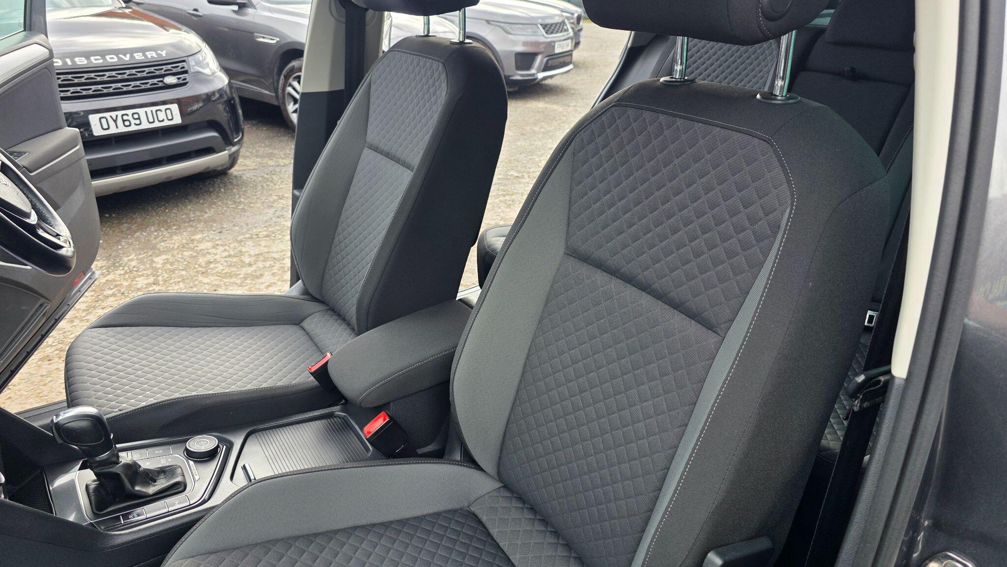 Volkswagen Tiguan - Image 35