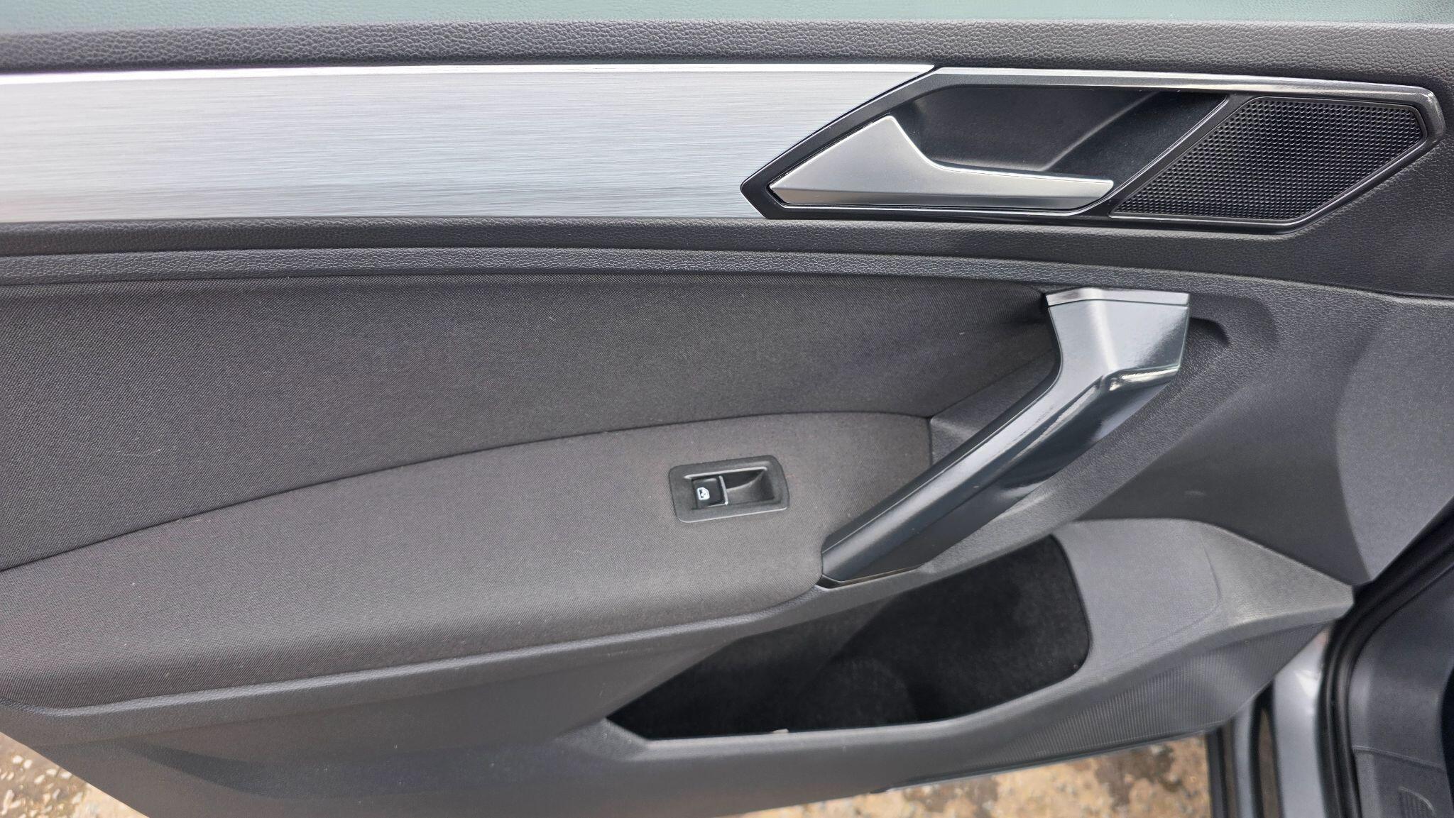 Volkswagen Tiguan - Image 36