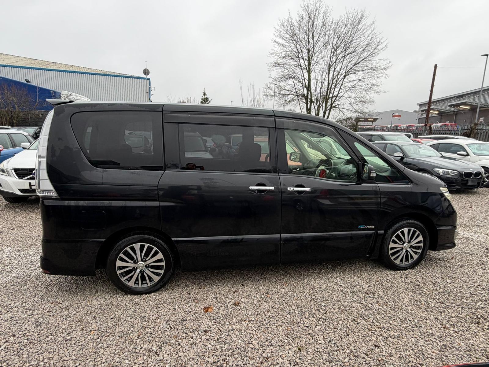 Nissan Serena - Image 6