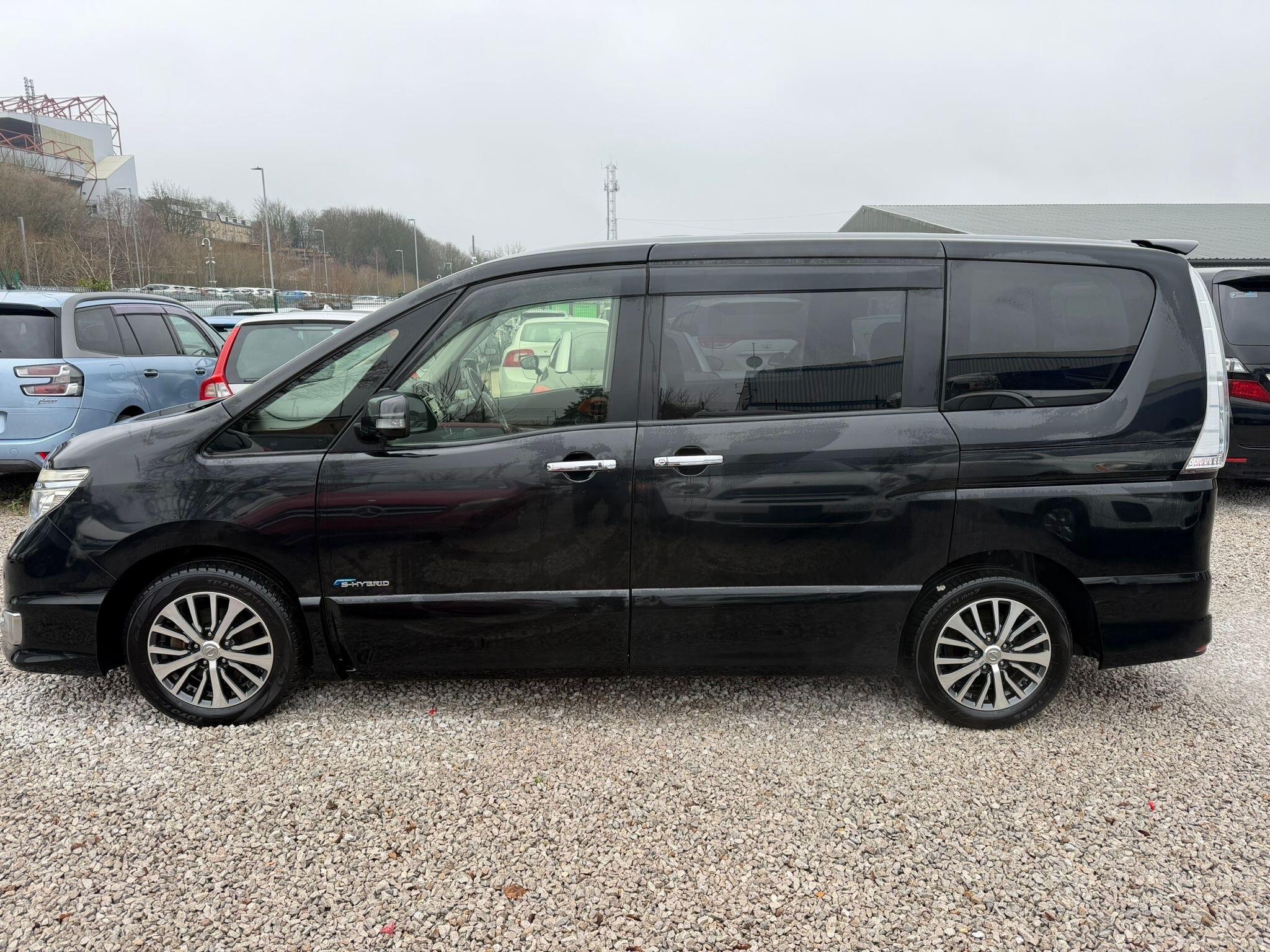 Nissan Serena - Image 7