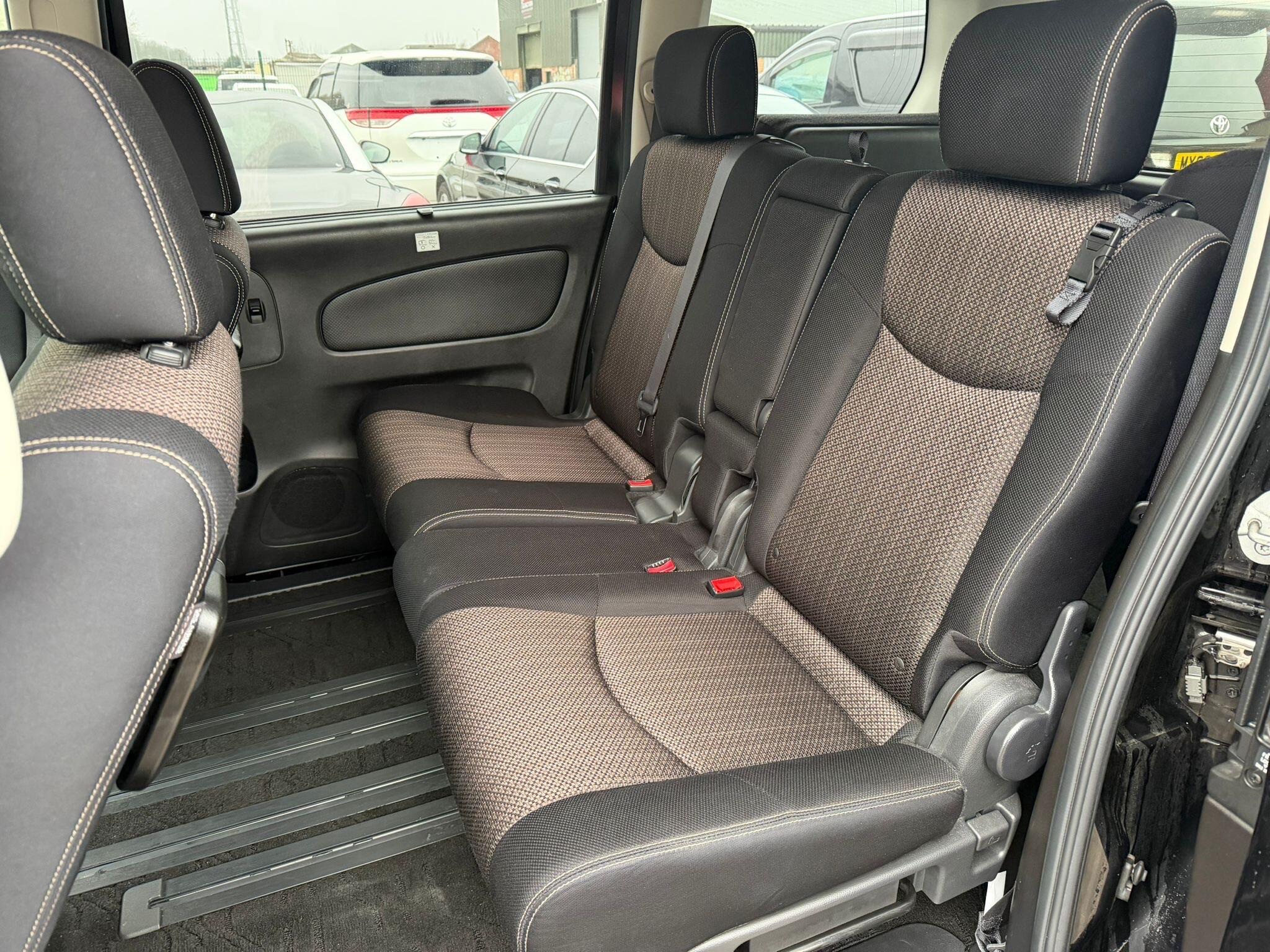 Nissan Serena - Image 11