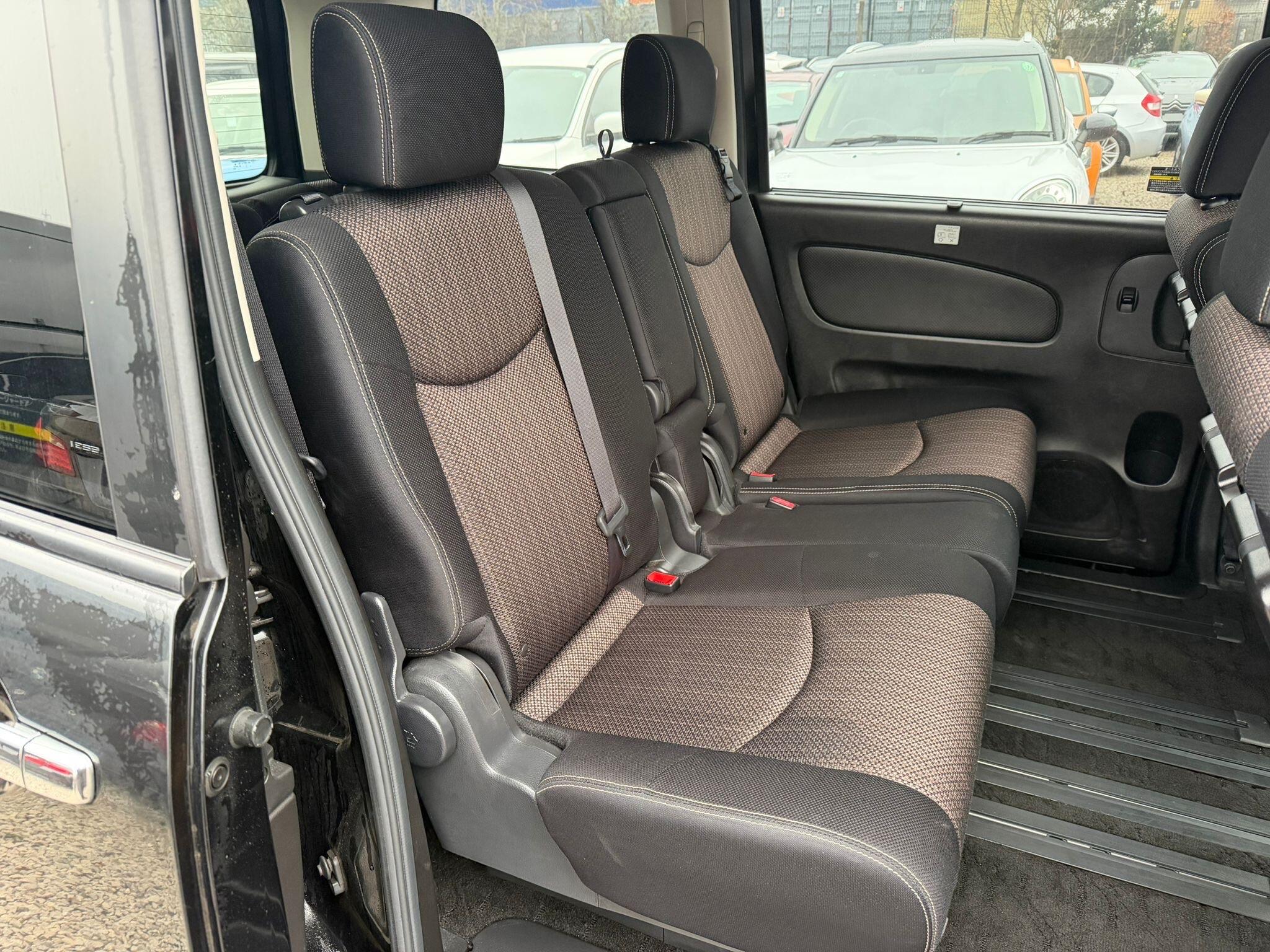 Nissan Serena - Image 13