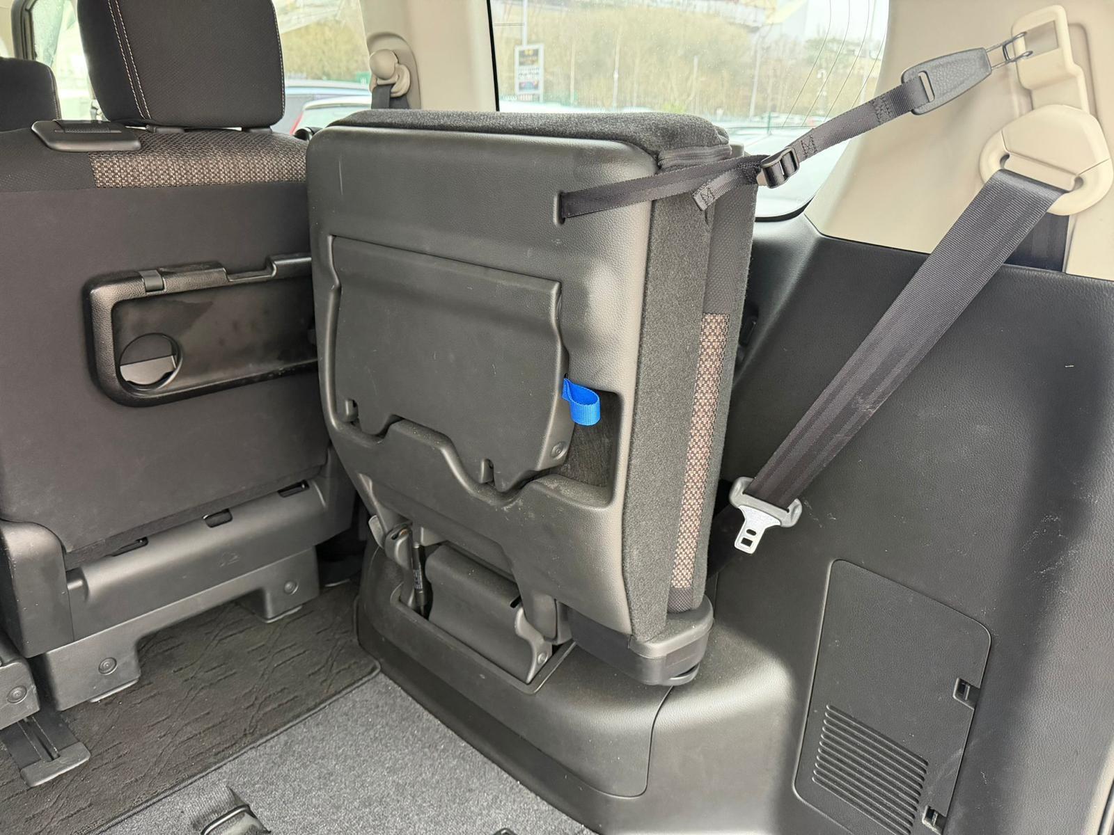 Nissan Serena - Image 21