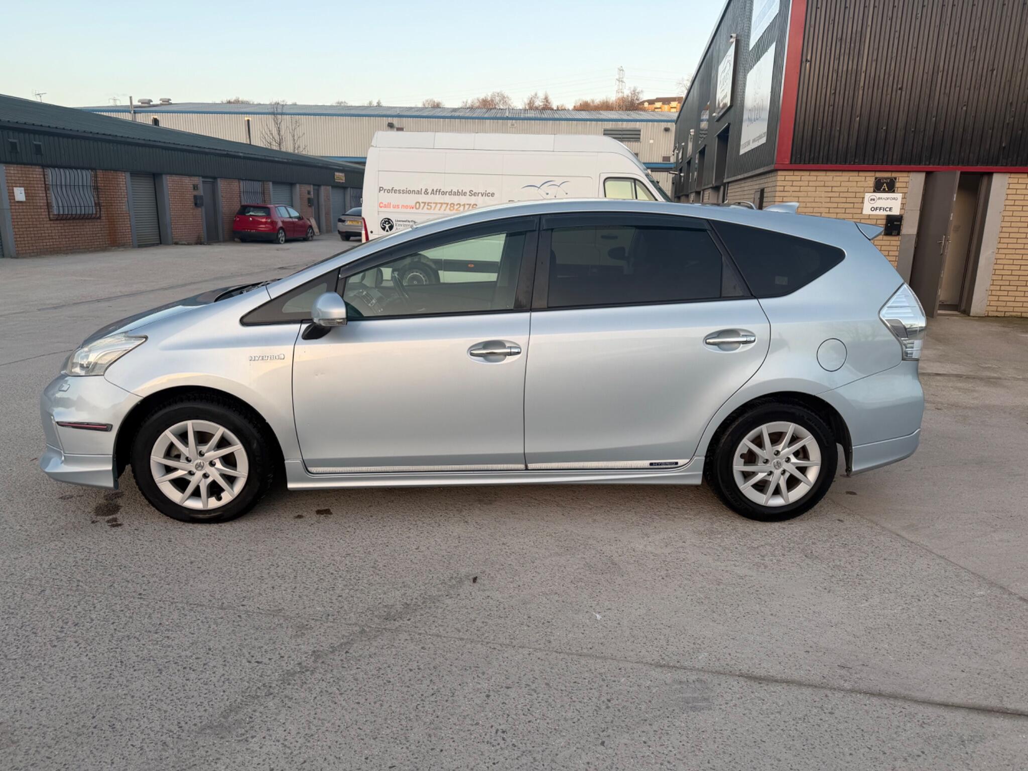 Toyota Prius+ - Image 4