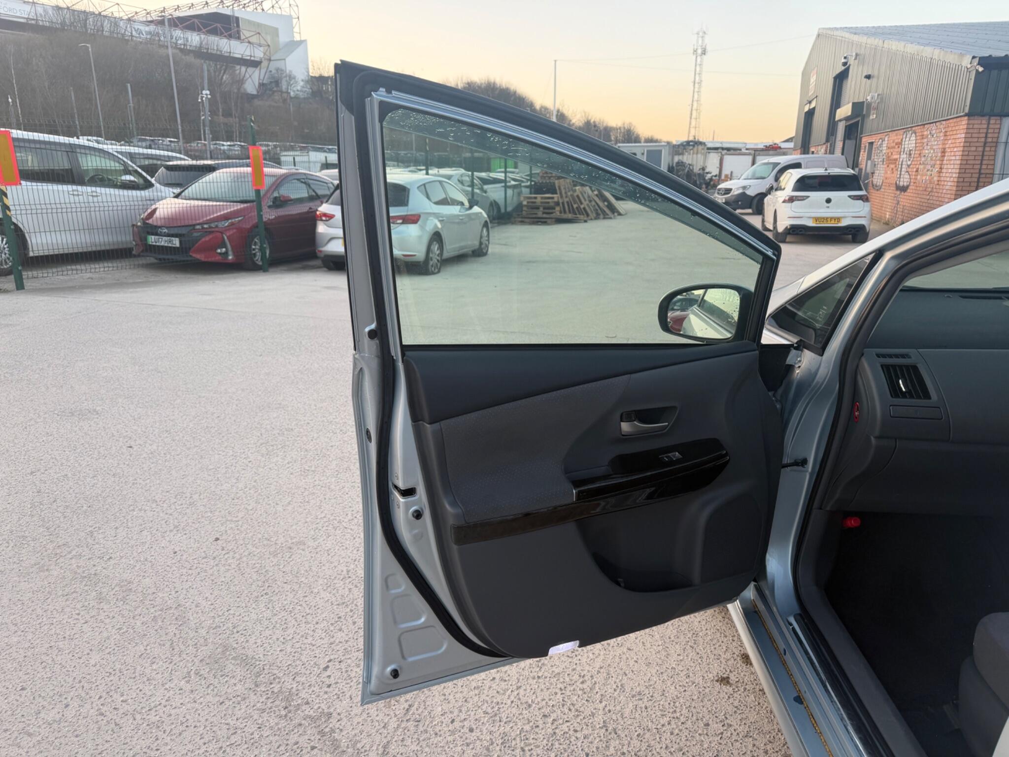 Toyota Prius+ - Image 8