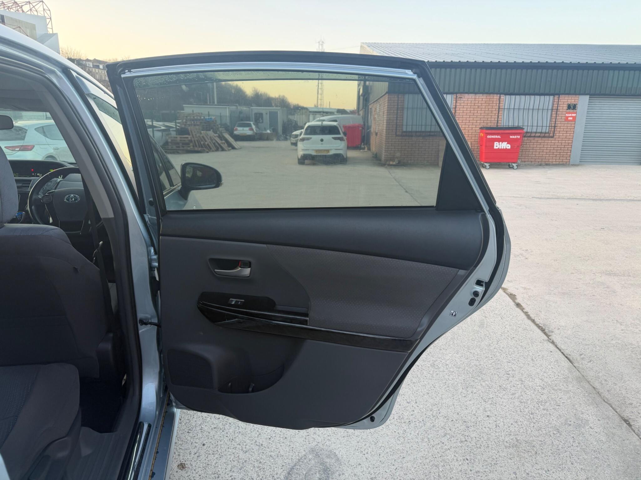 Toyota Prius+ - Image 10