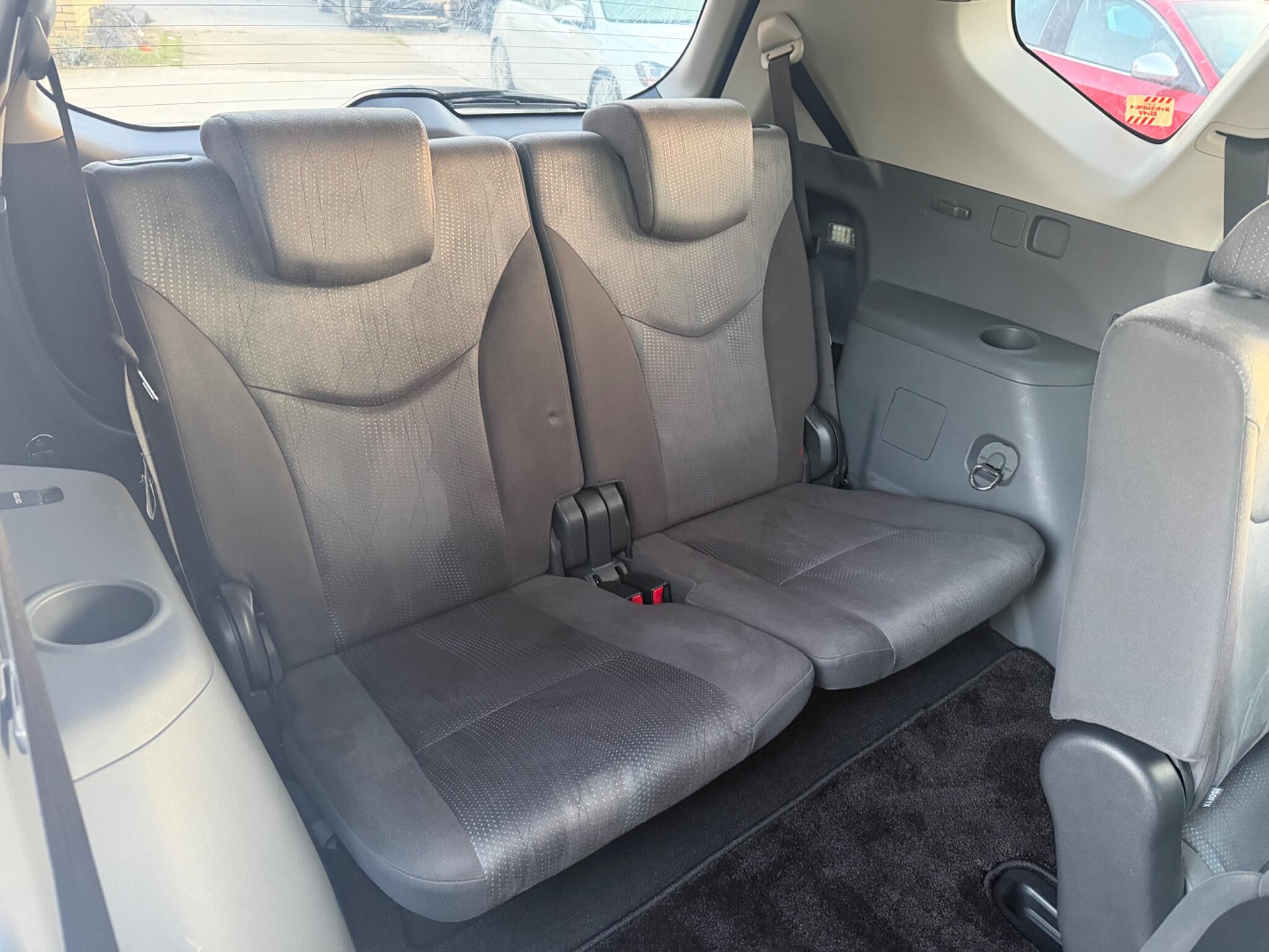 Toyota Prius+ - Image 18