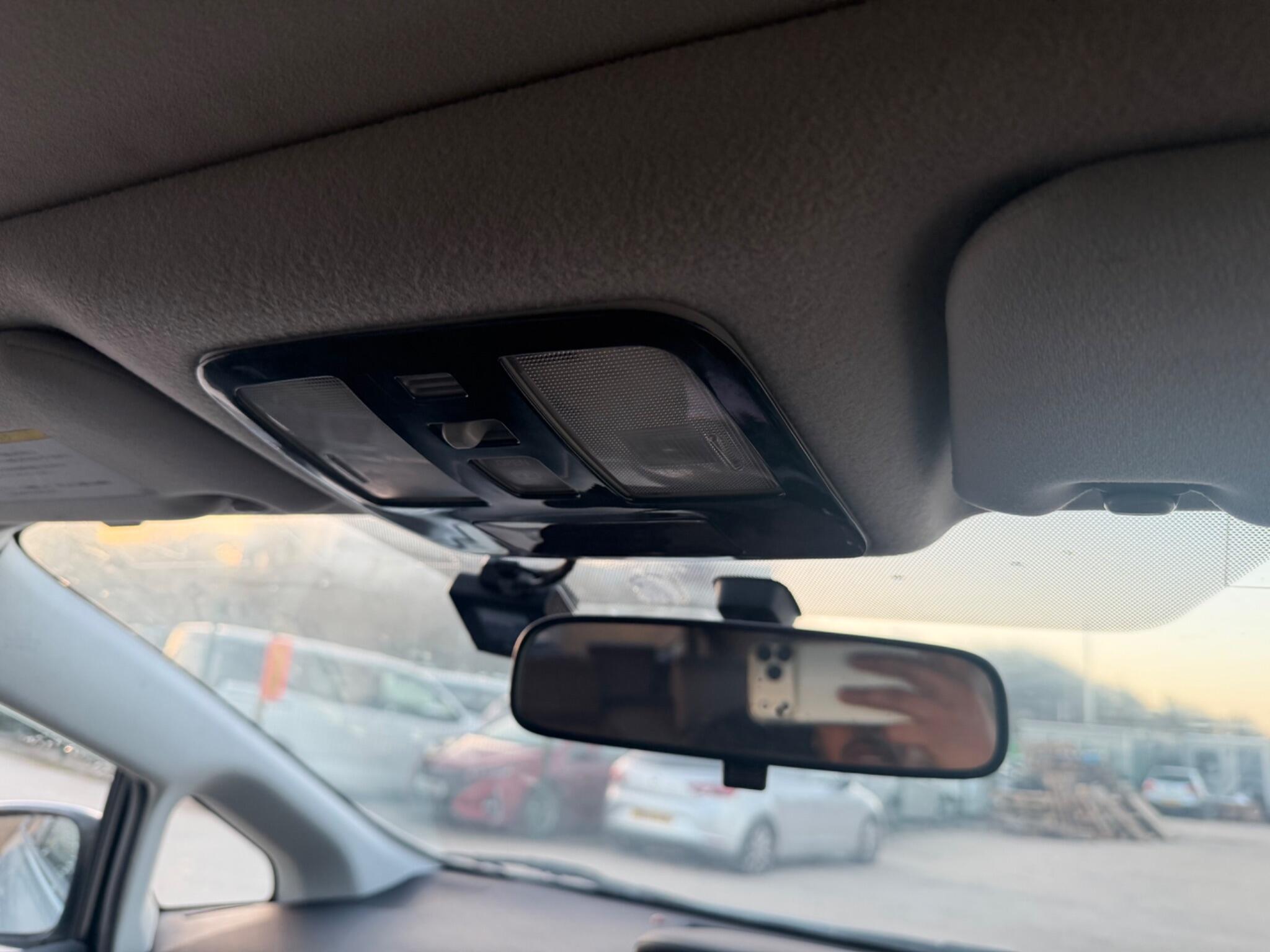 Toyota Prius+ - Image 26