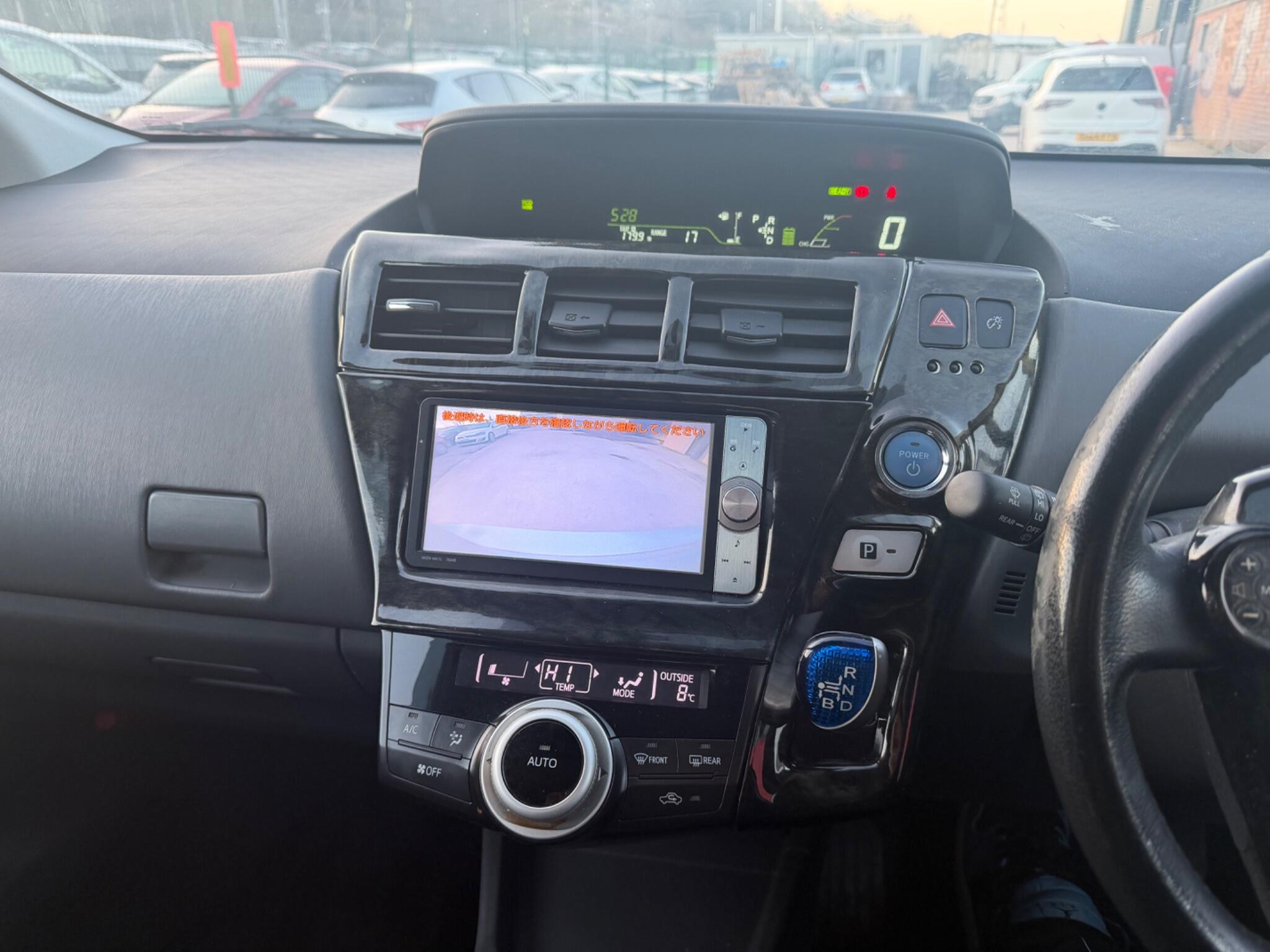 Toyota Prius+ - Image 27