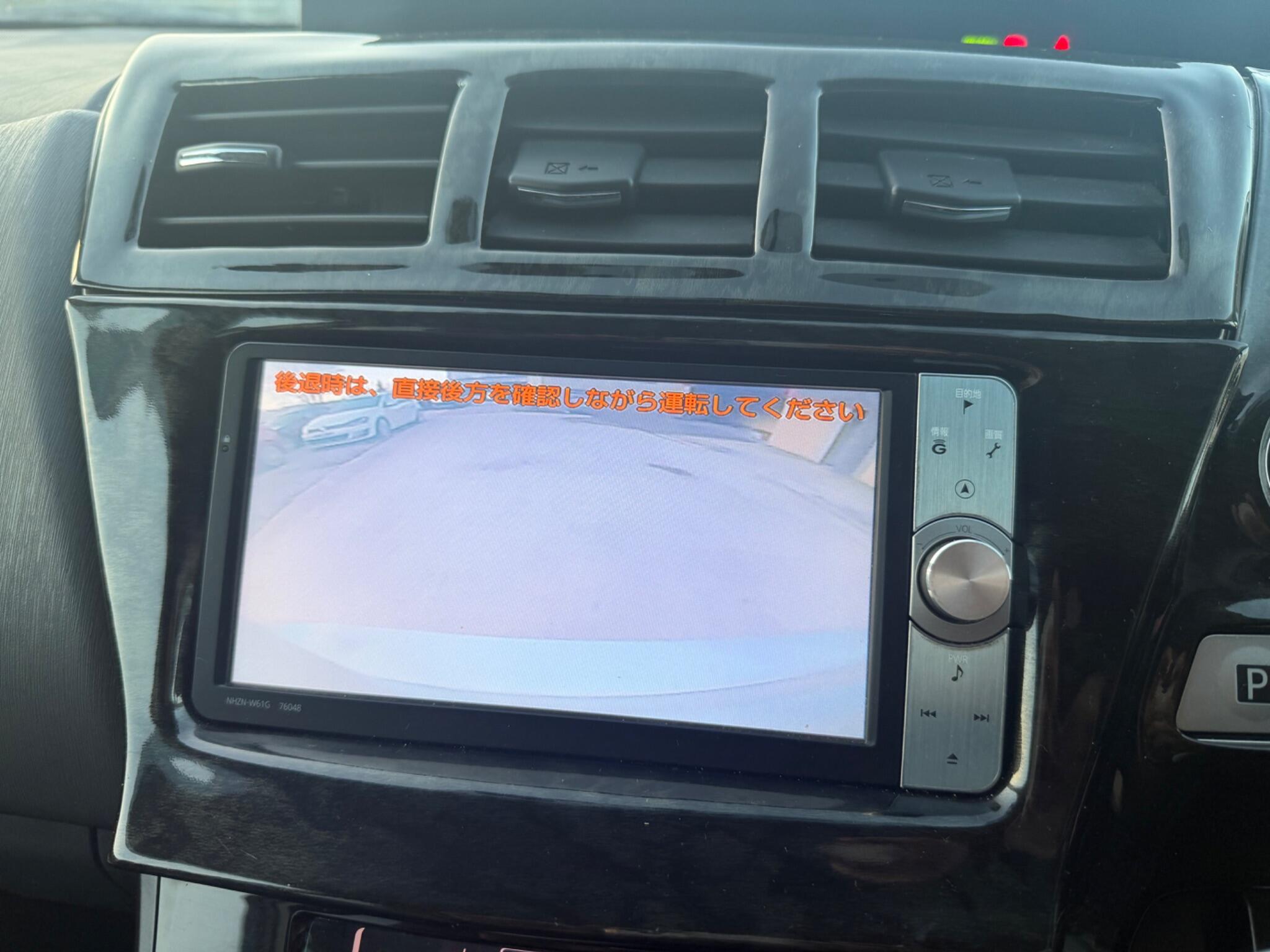 Toyota Prius+ - Image 28