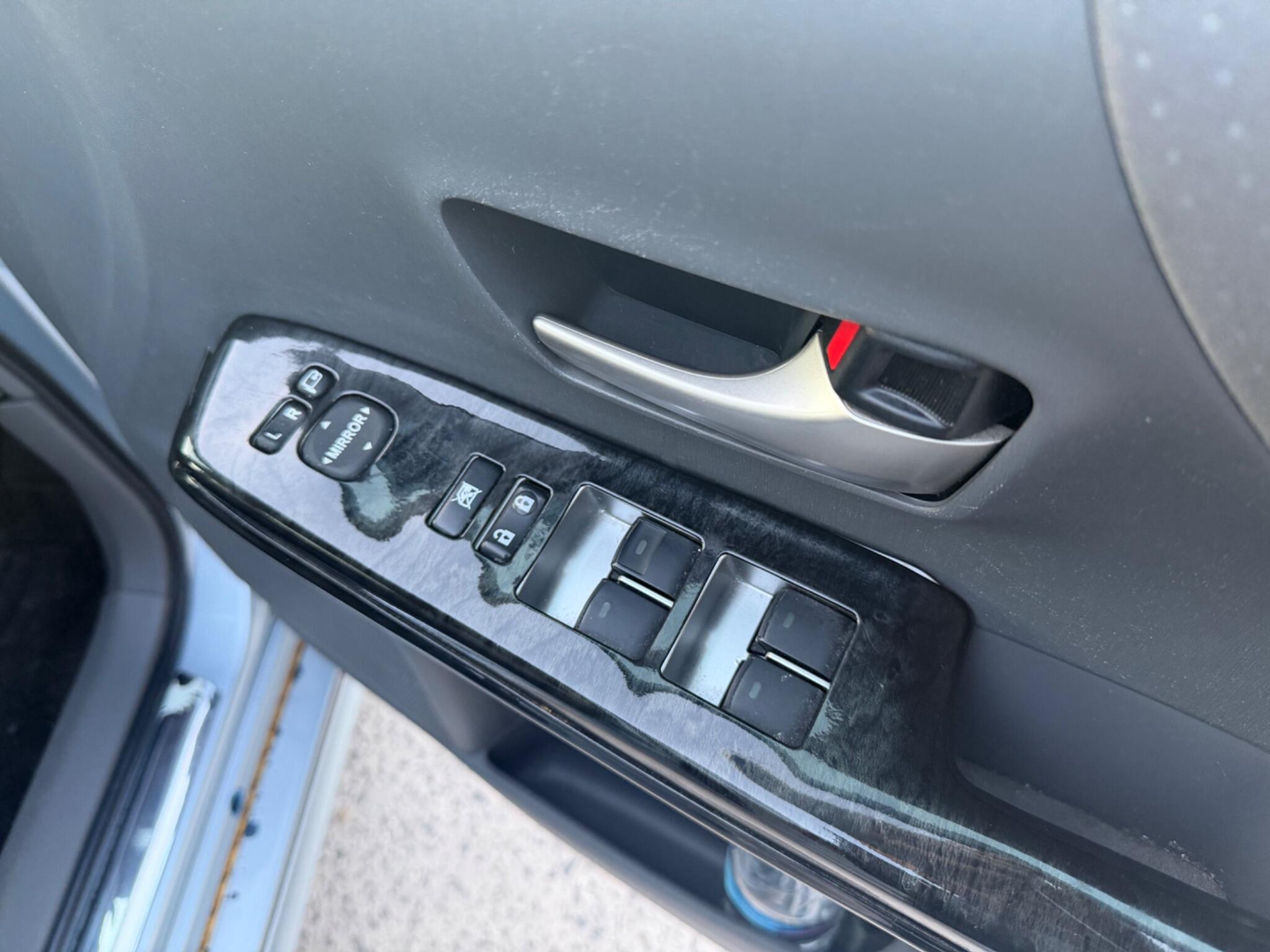 Toyota Prius+ - Image 32