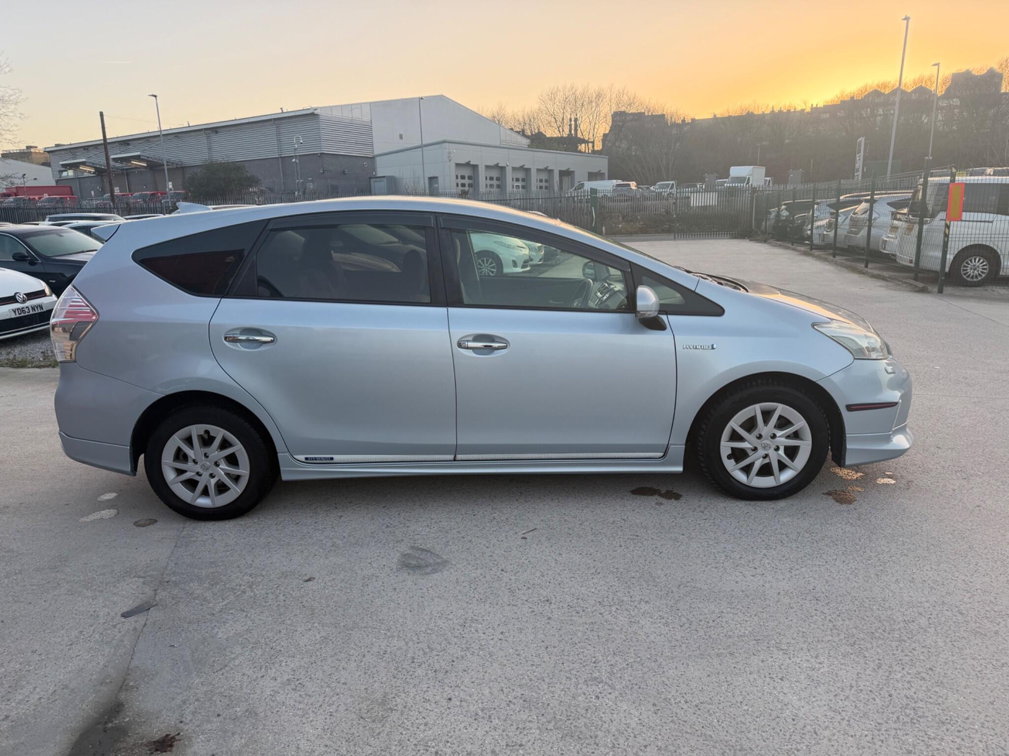 Toyota Prius+ - Image 34