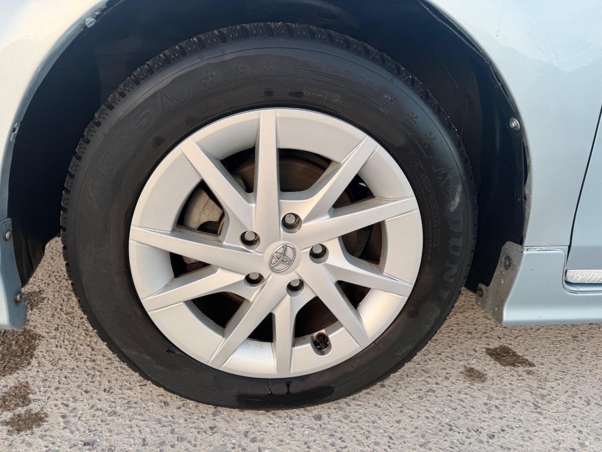 Toyota Prius+ - Image 37