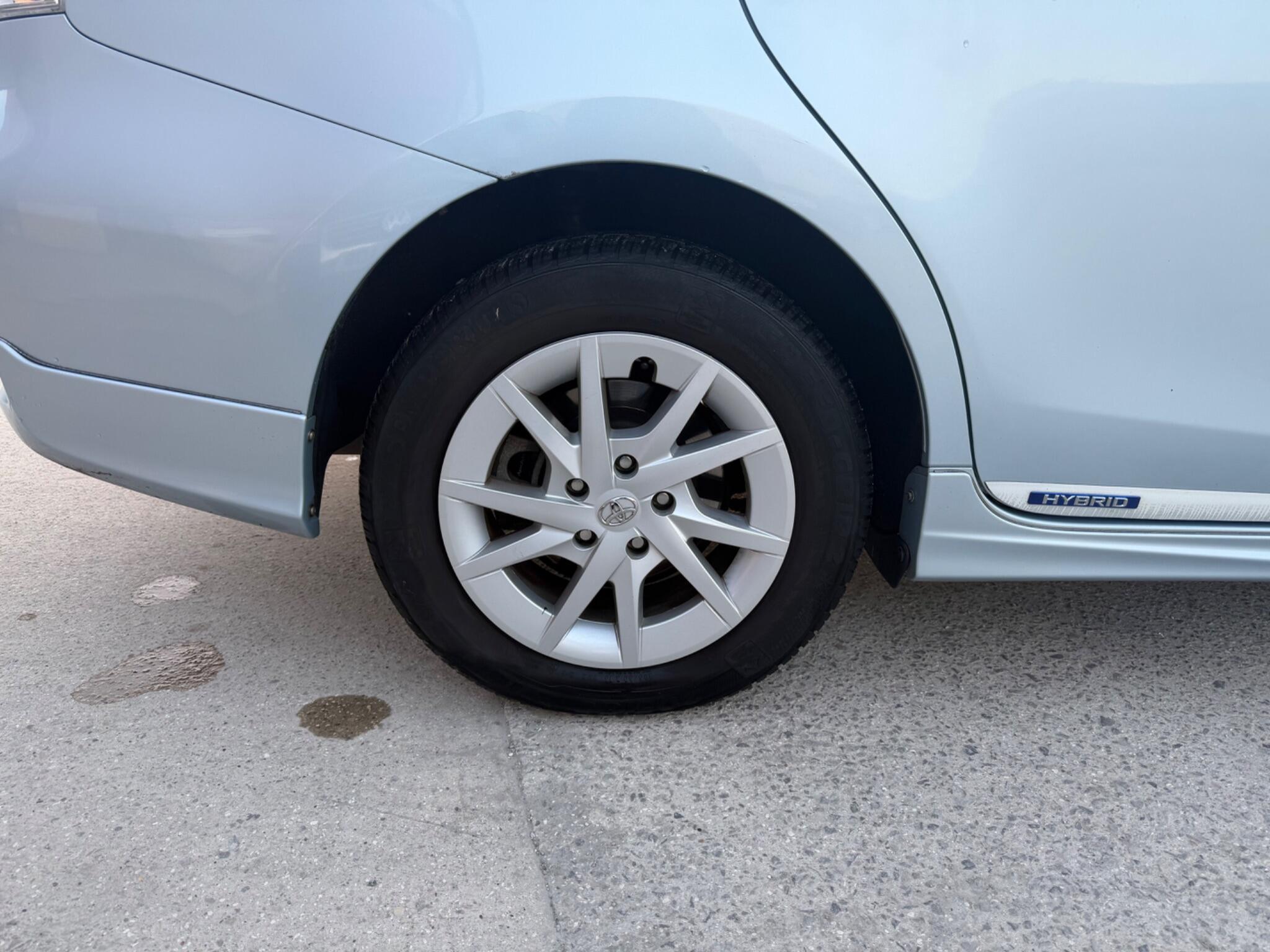 Toyota Prius+ - Image 38