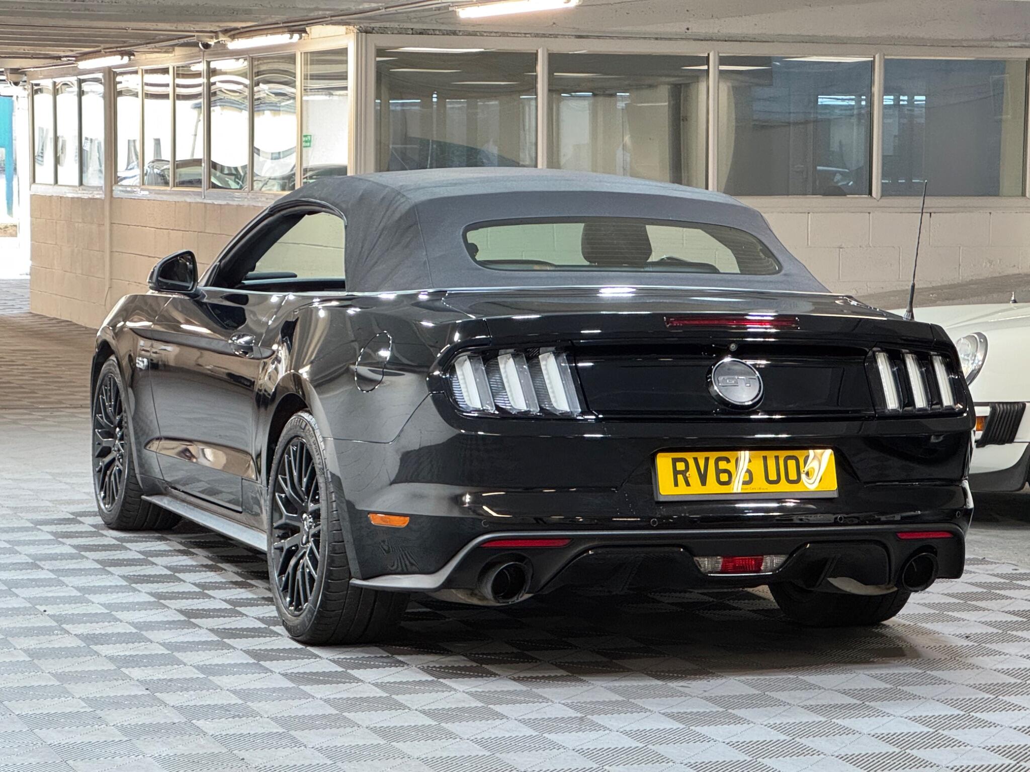 Ford Mustang - Image 3