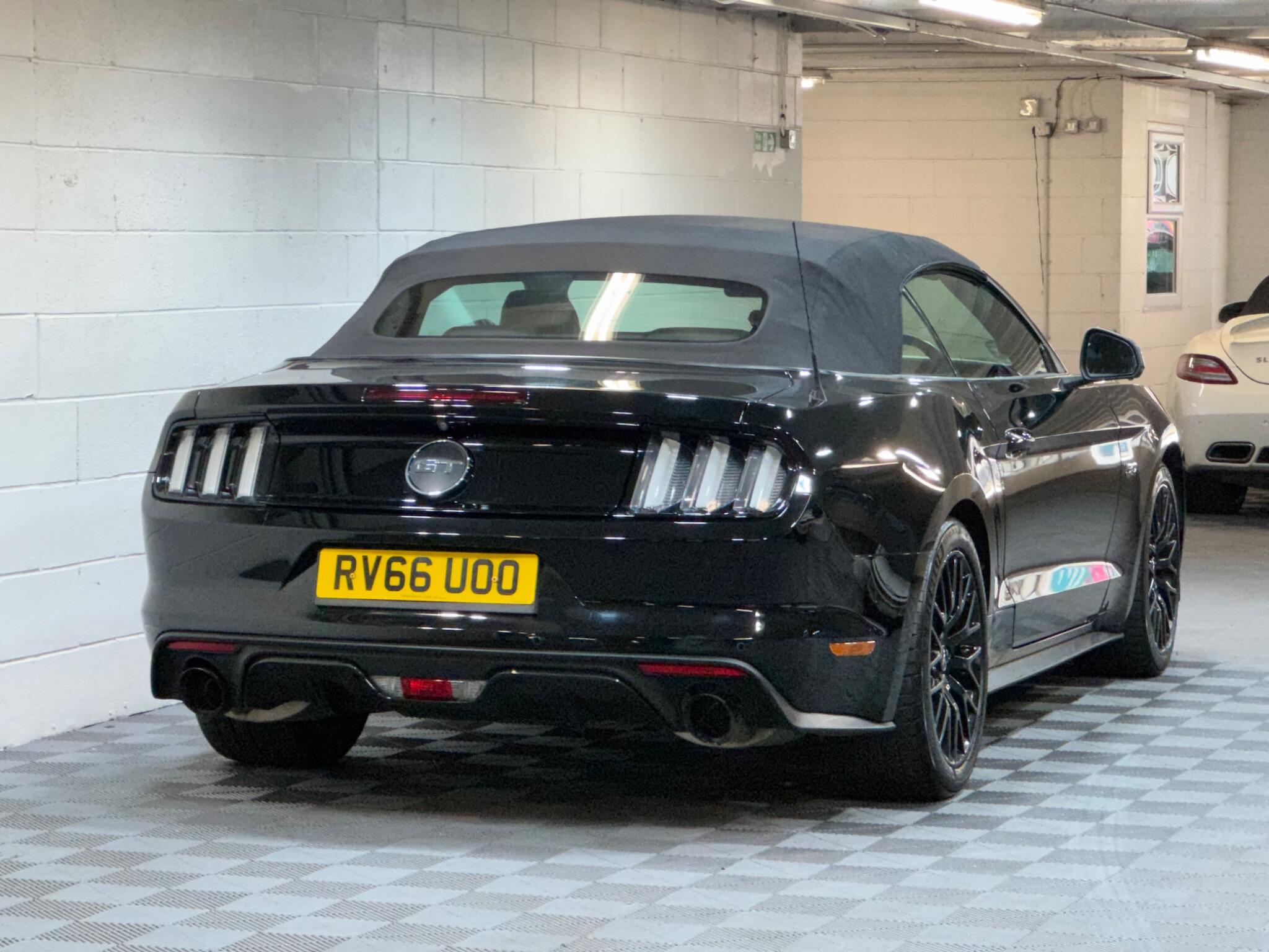 Ford Mustang - Image 4