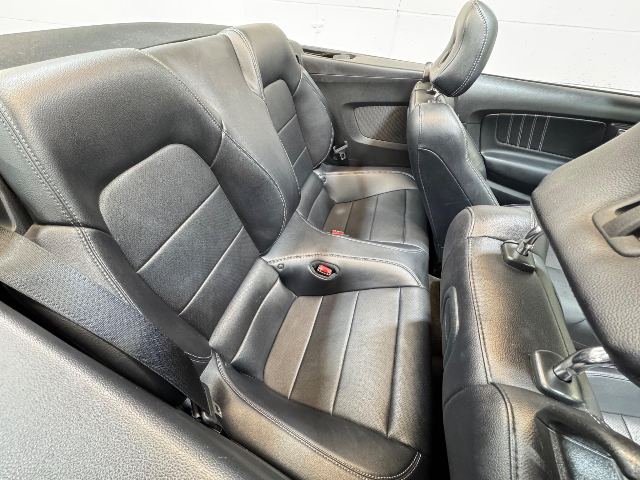 Ford Mustang - Image 18