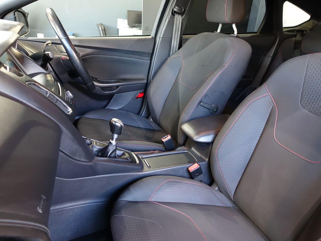 Ford Focus - Image 10