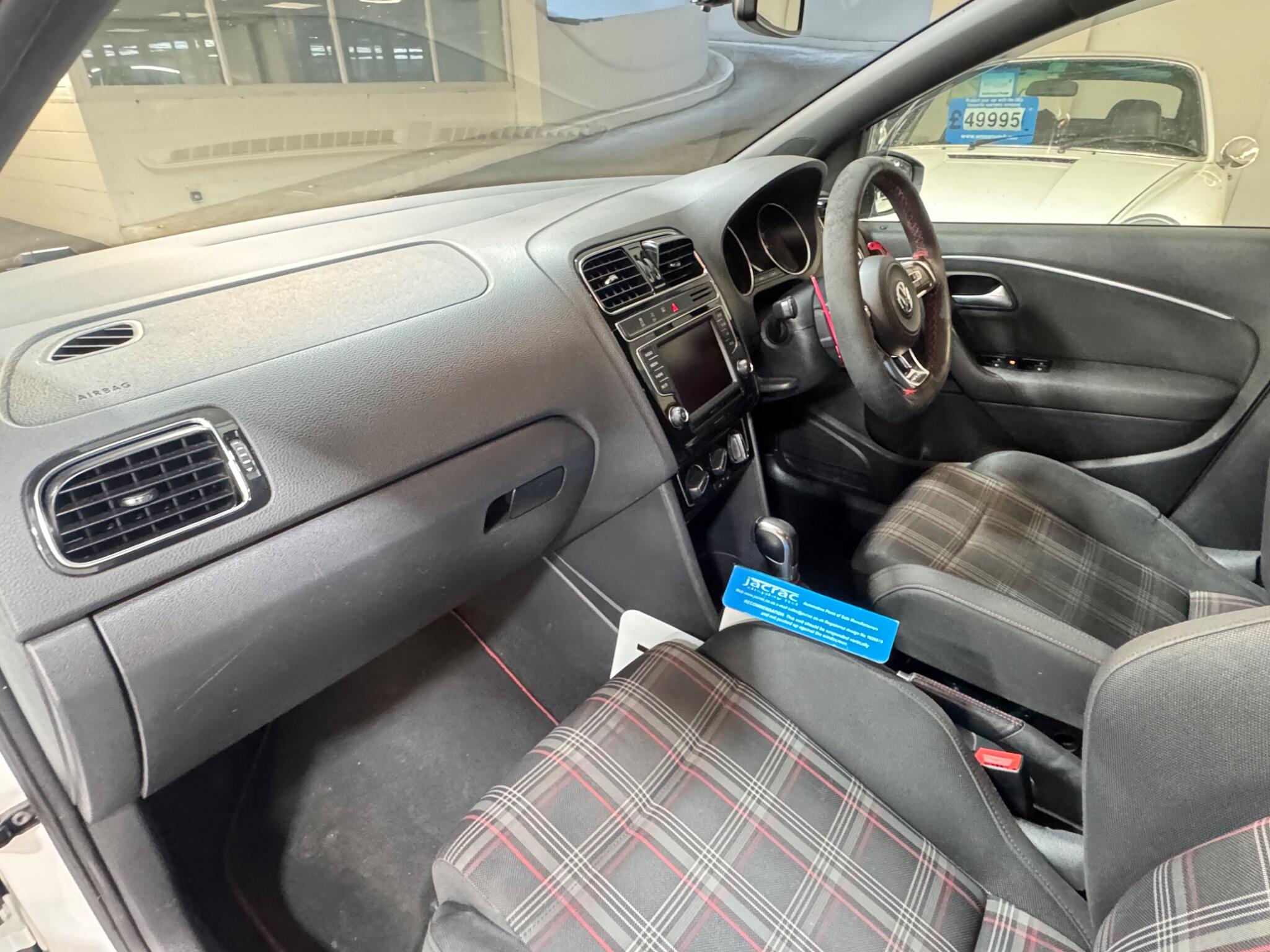 Volkswagen Polo - Image 11