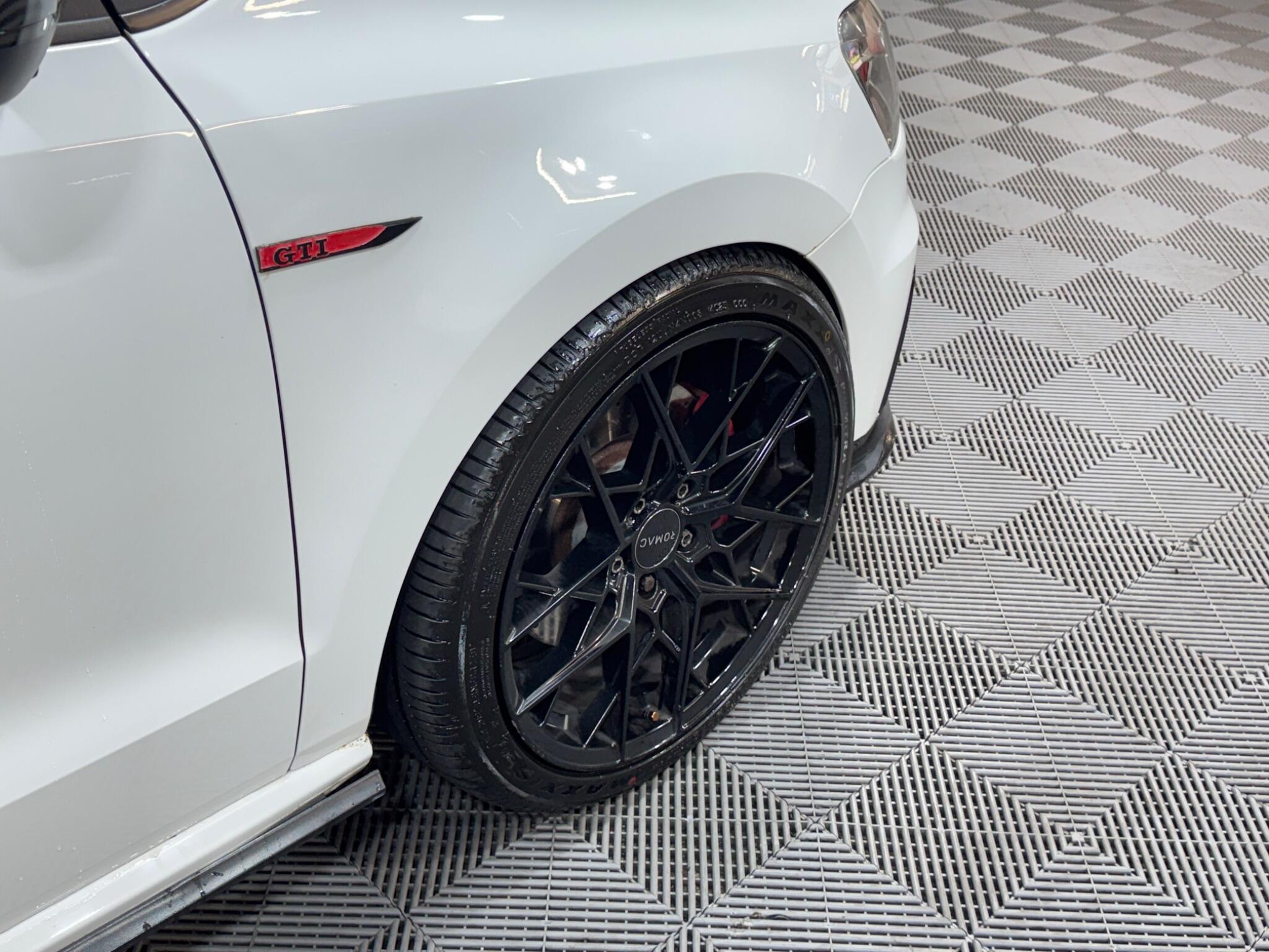 Volkswagen Polo - Image 14