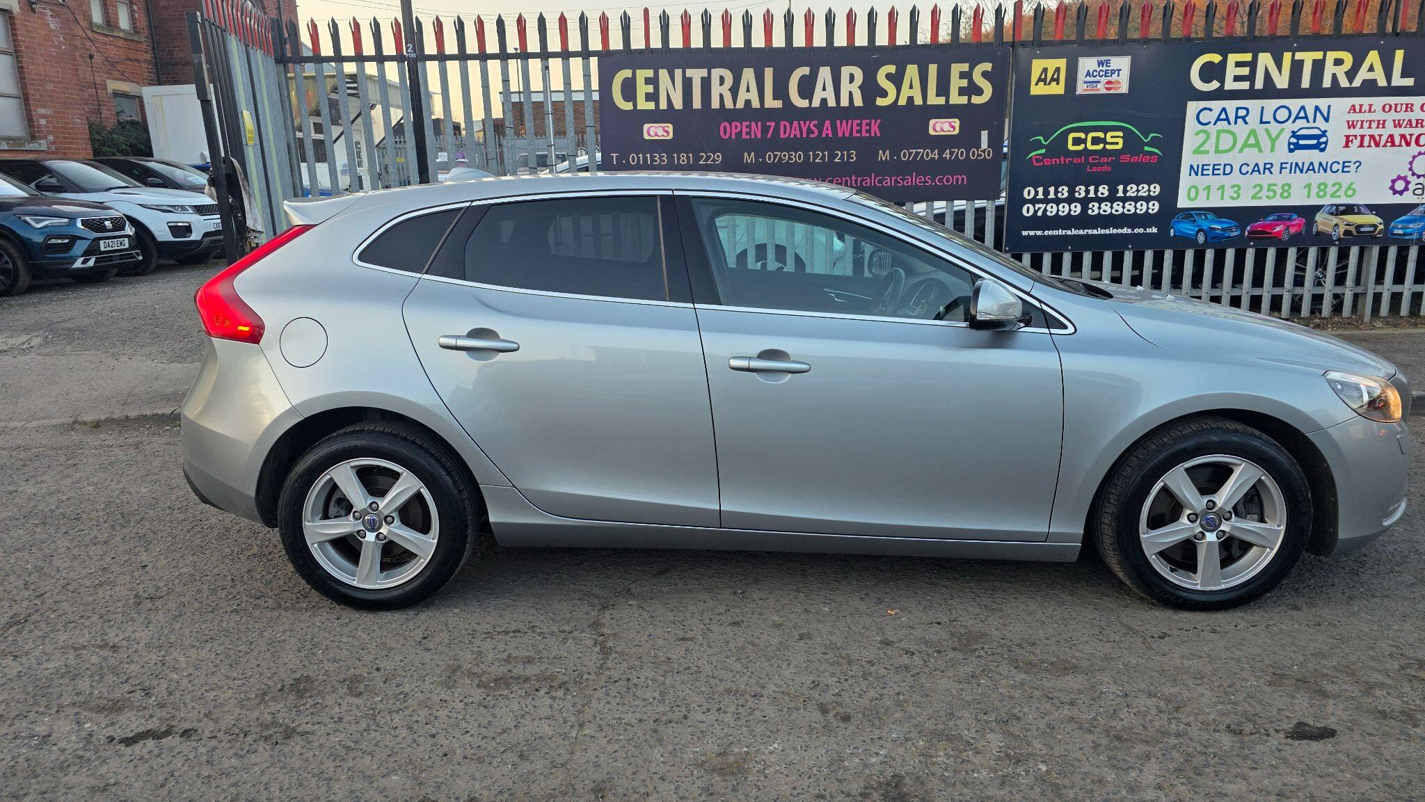 Volvo V40 - Image 8