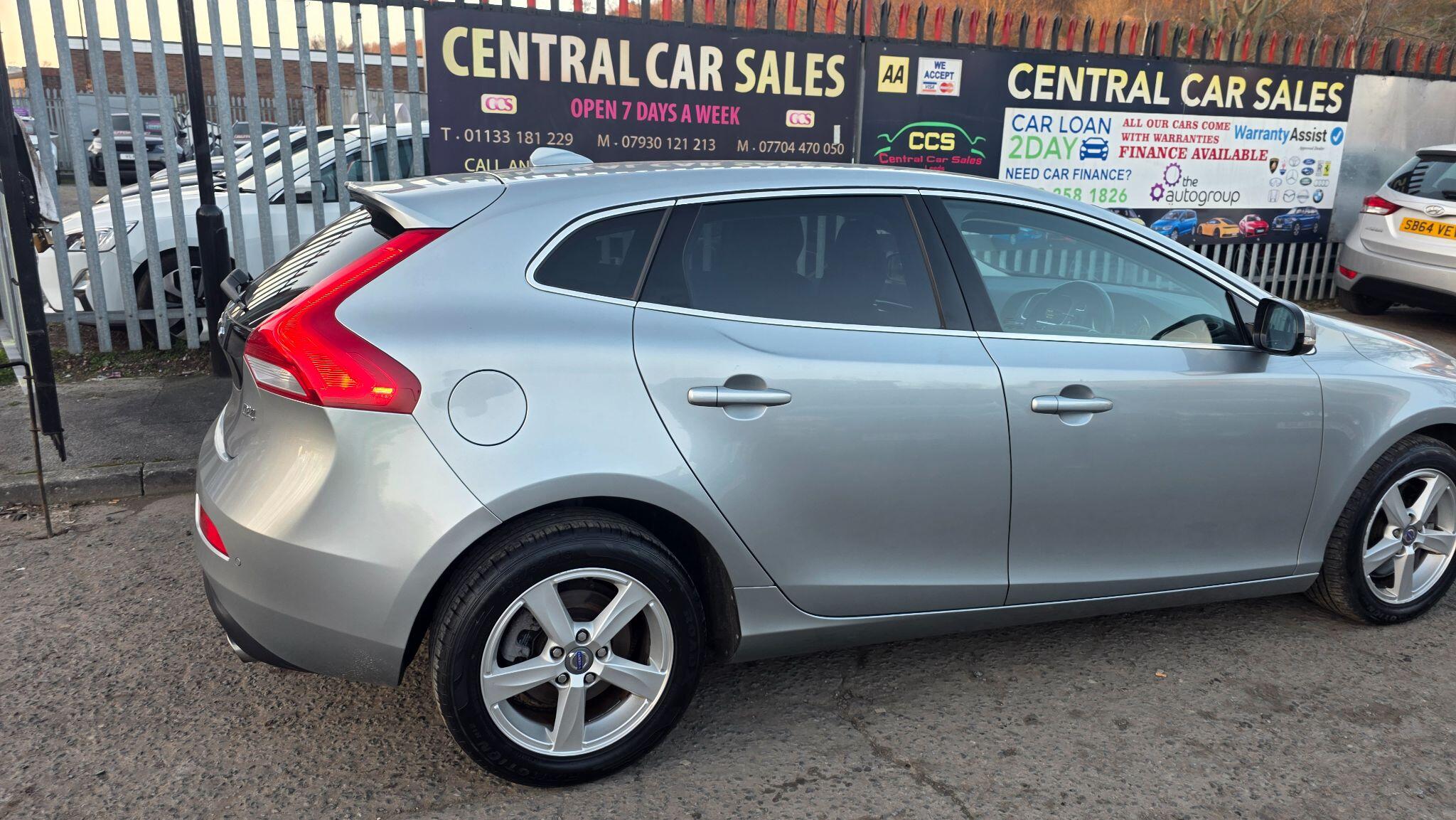 Volvo V40 - Image 11