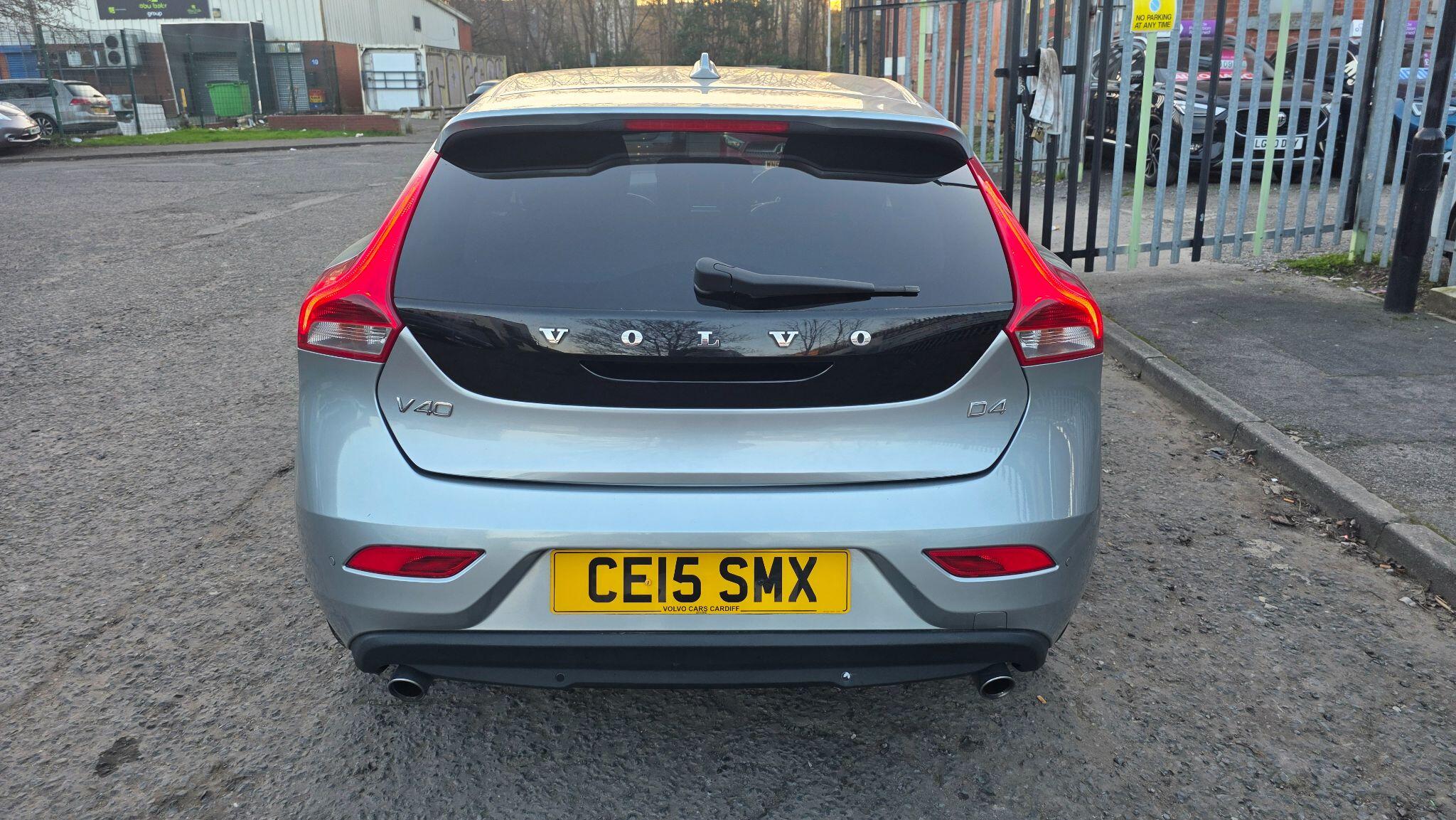 Volvo V40 - Image 12