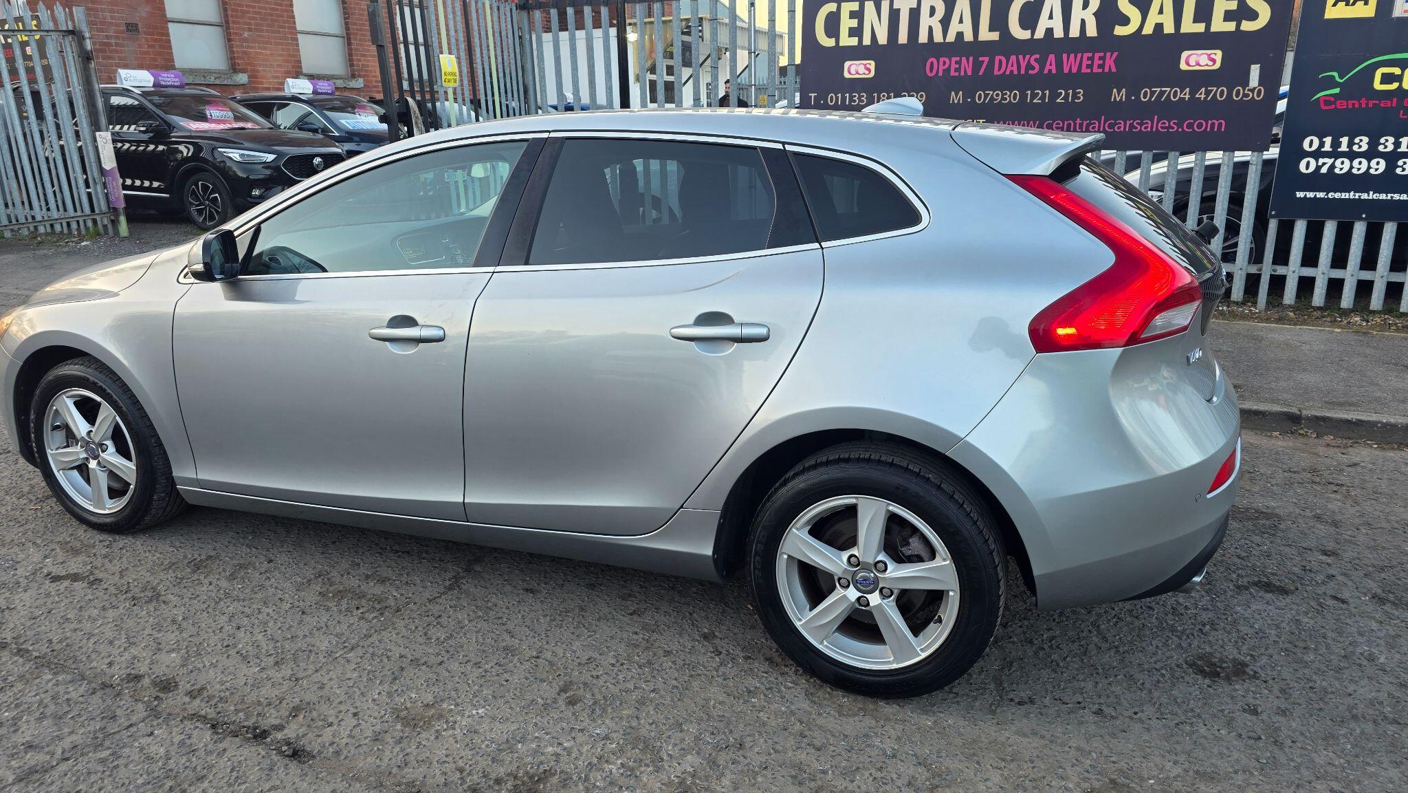 Volvo V40 - Image 14