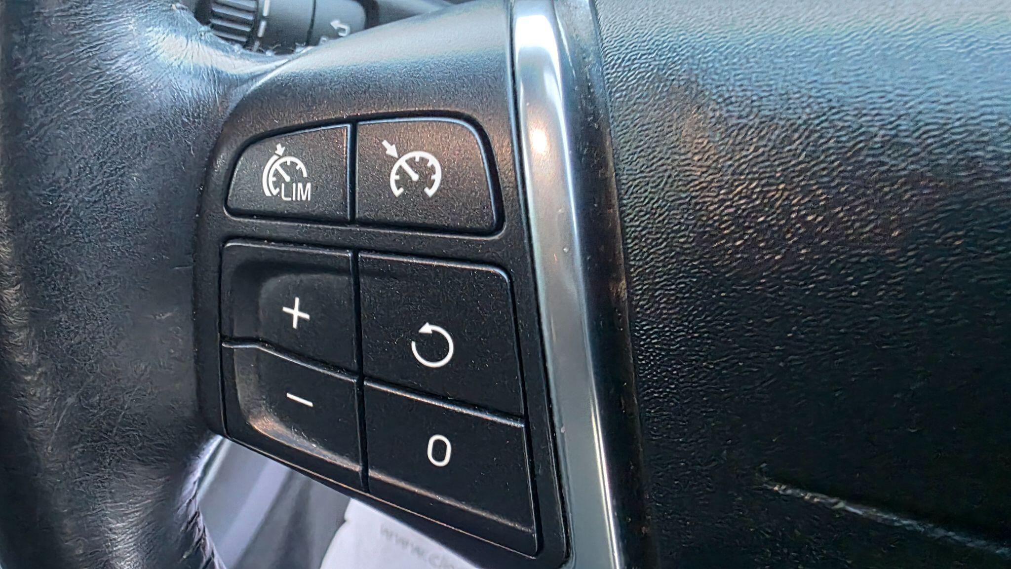 Volvo V40 - Image 24