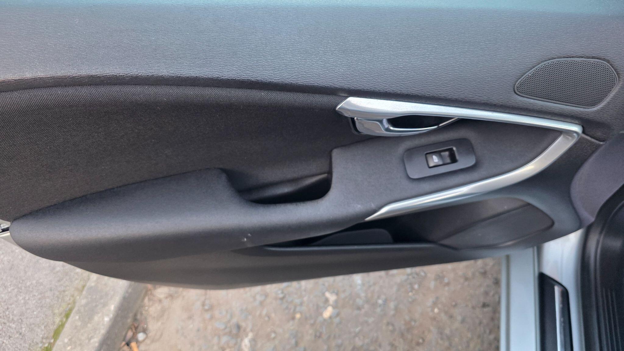 Volvo V40 - Image 34