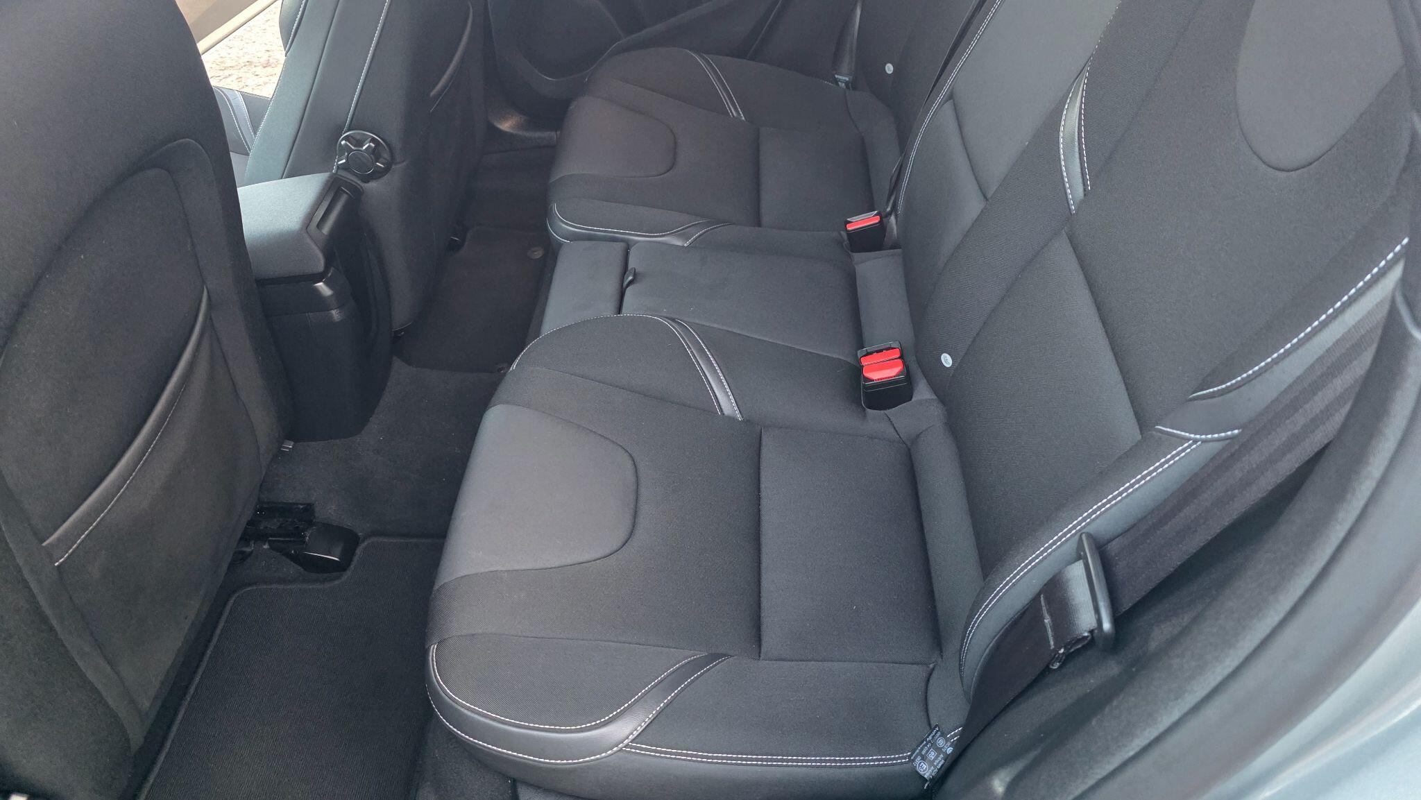 Volvo V40 - Image 35