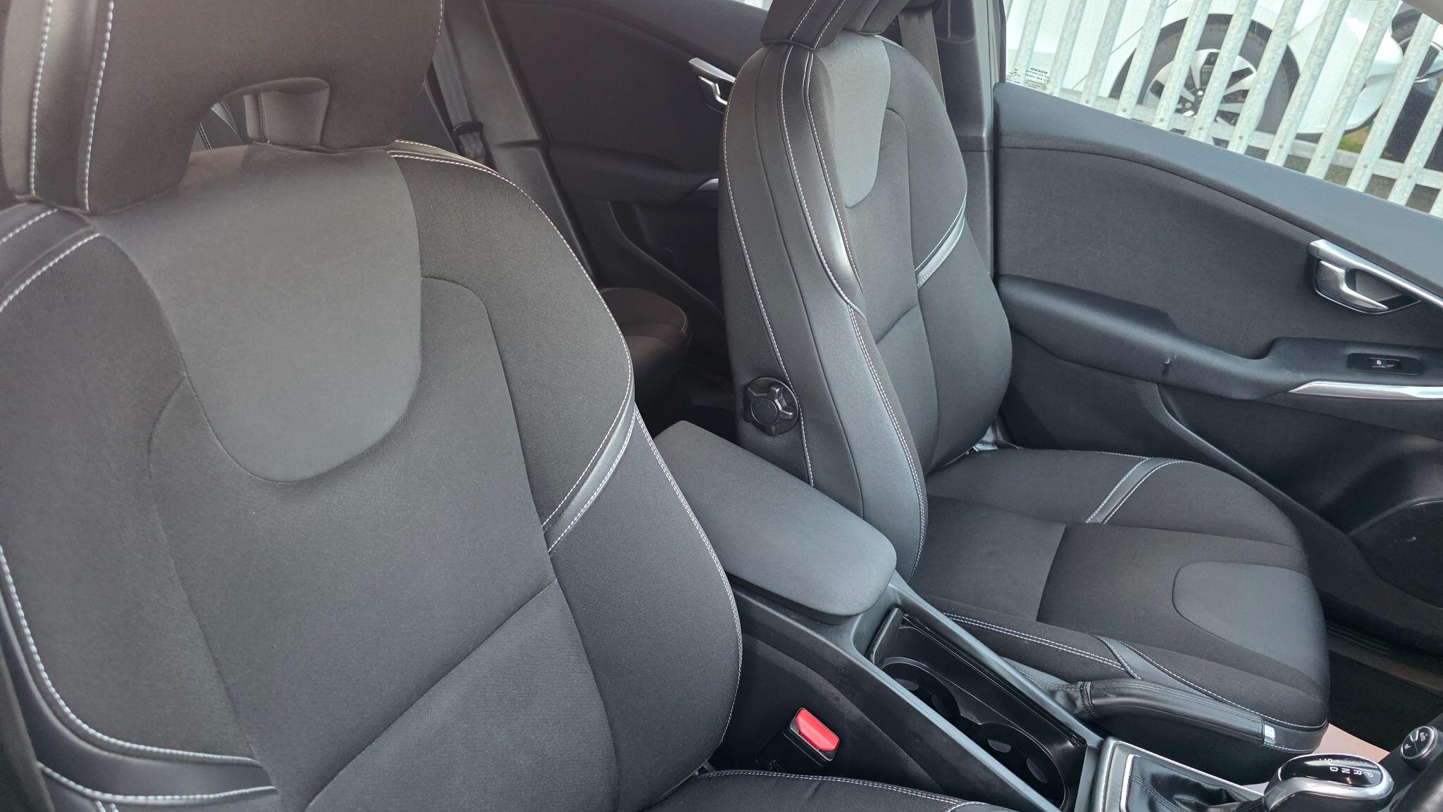 Volvo V40 - Image 36