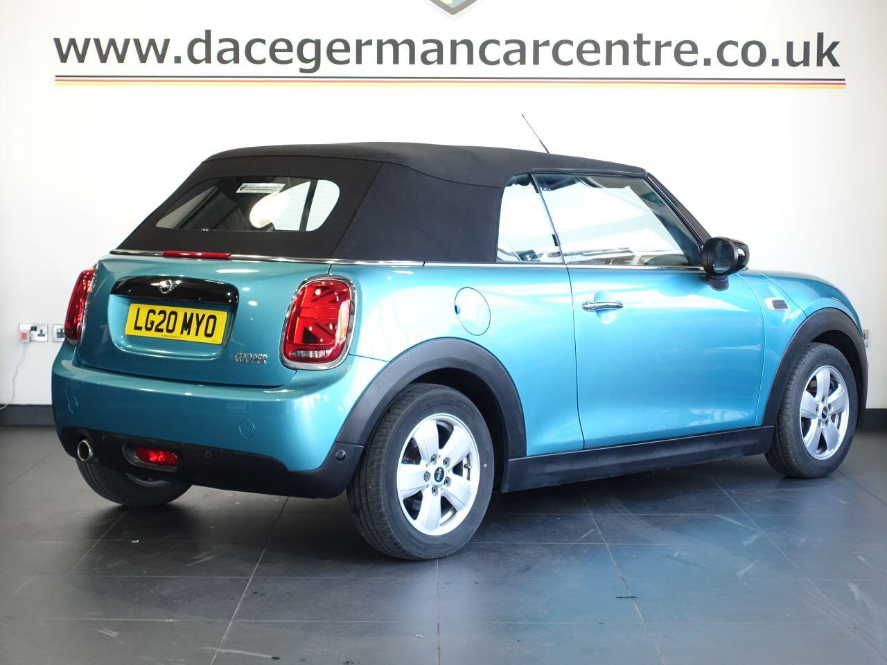 MINI Convertible - Image 8