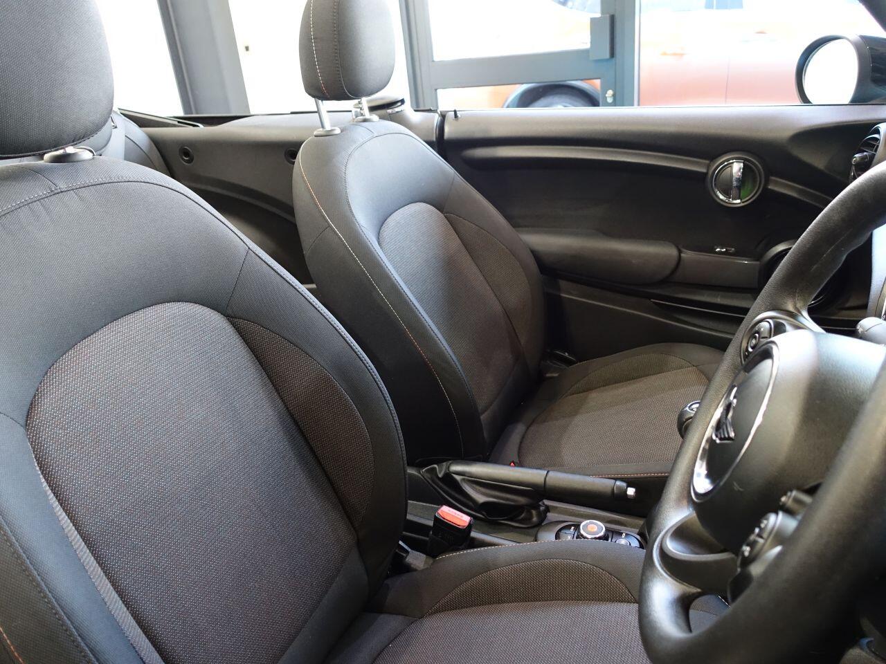 MINI Convertible - Image 20