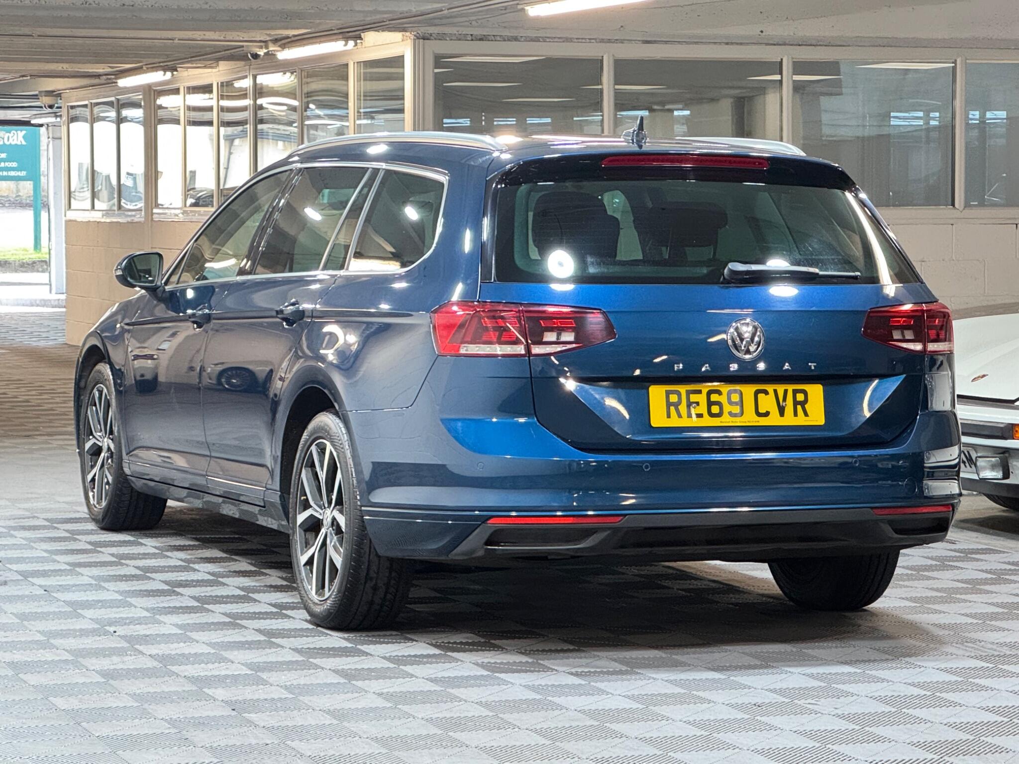 Volkswagen Passat - Image 4