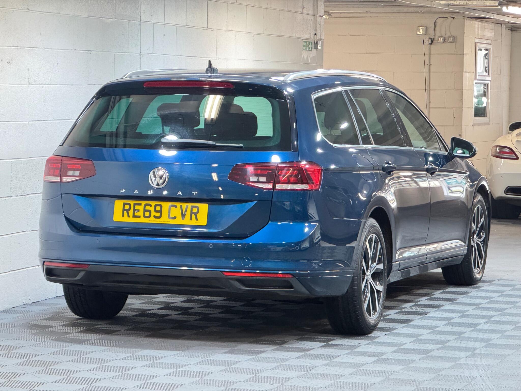 Volkswagen Passat - Image 5