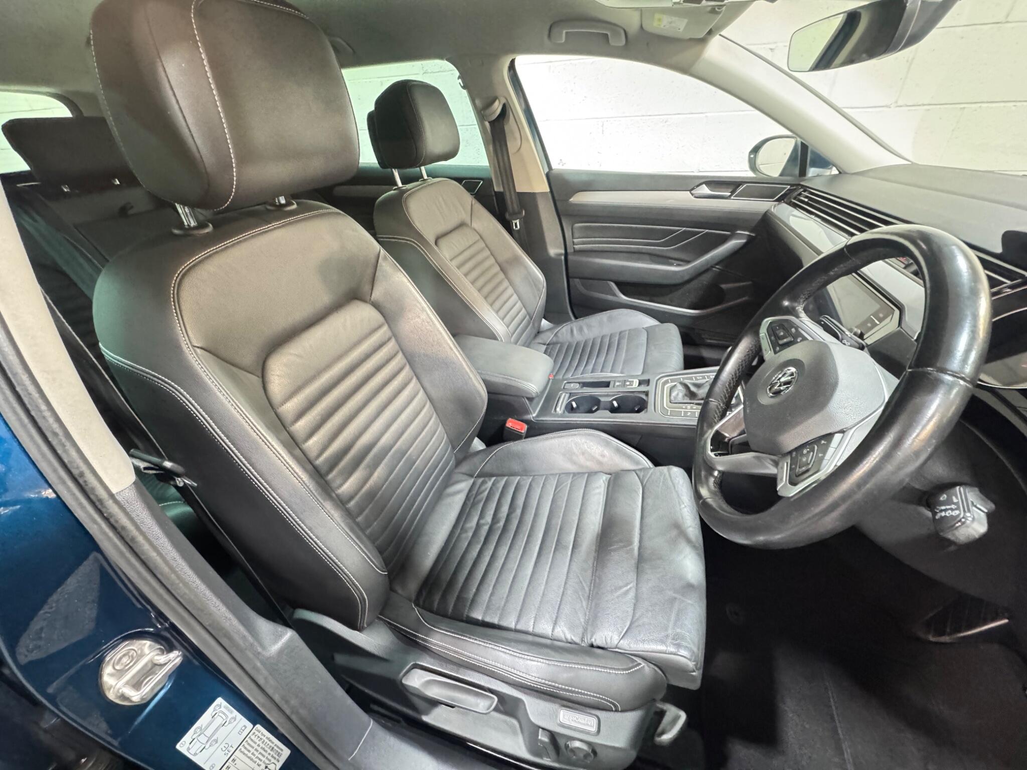 Volkswagen Passat - Image 7